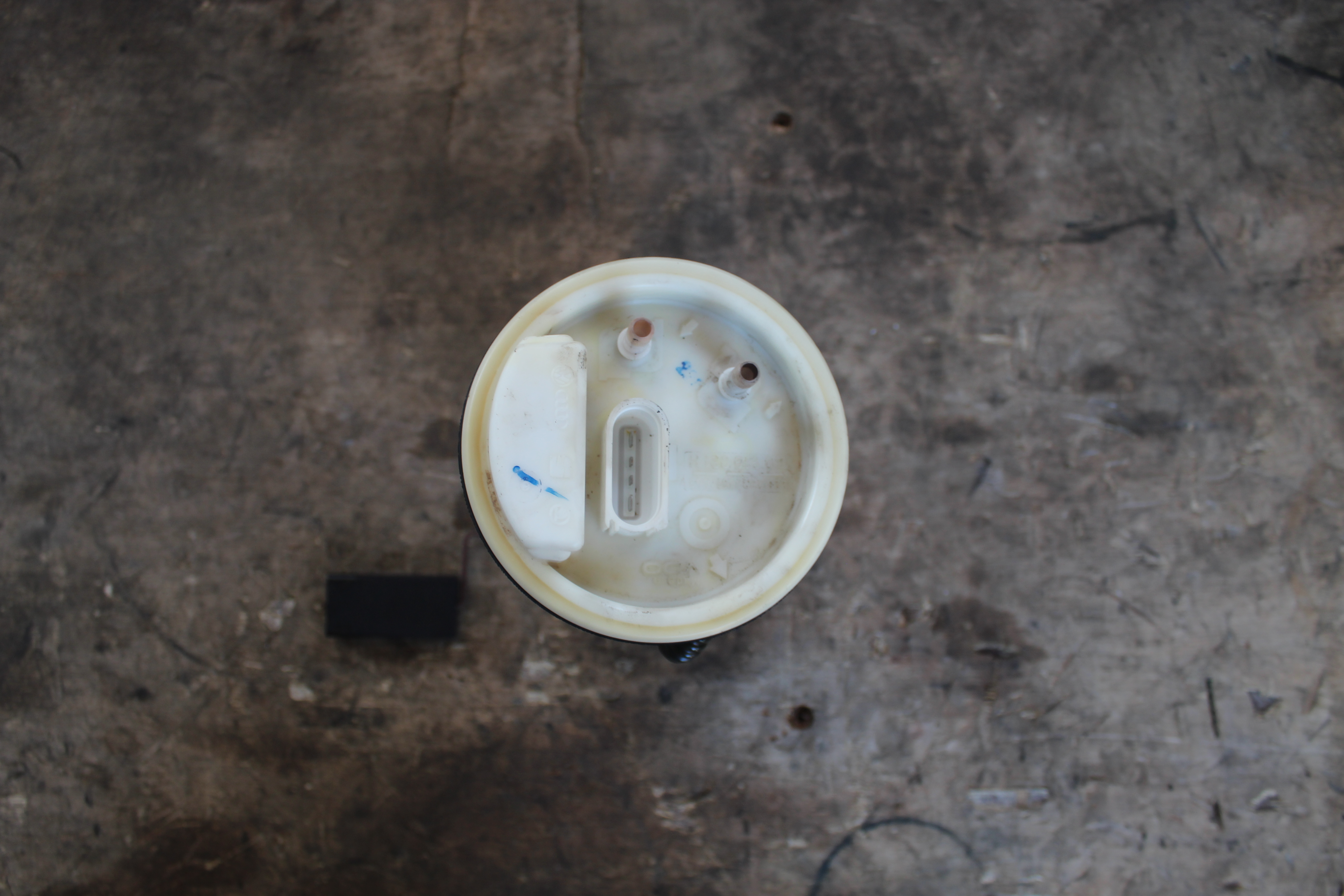 Αντλία Βενζίνης ( 1J0919051H ) VW Golf ’02 Προσφορά.