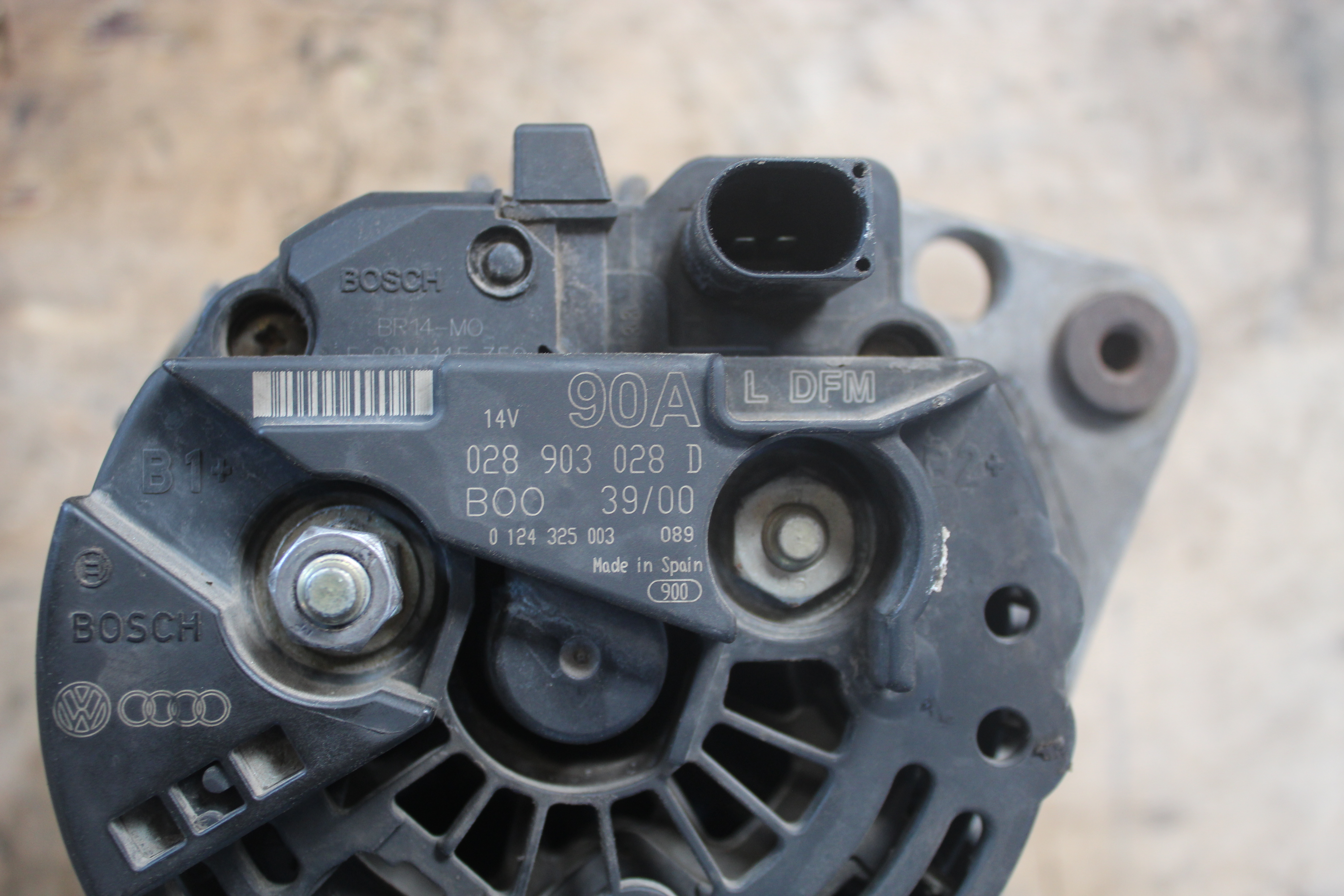 Δυναμό ( 028903028D , 0124325003 ) VW Golf ’02 Προσφορά.