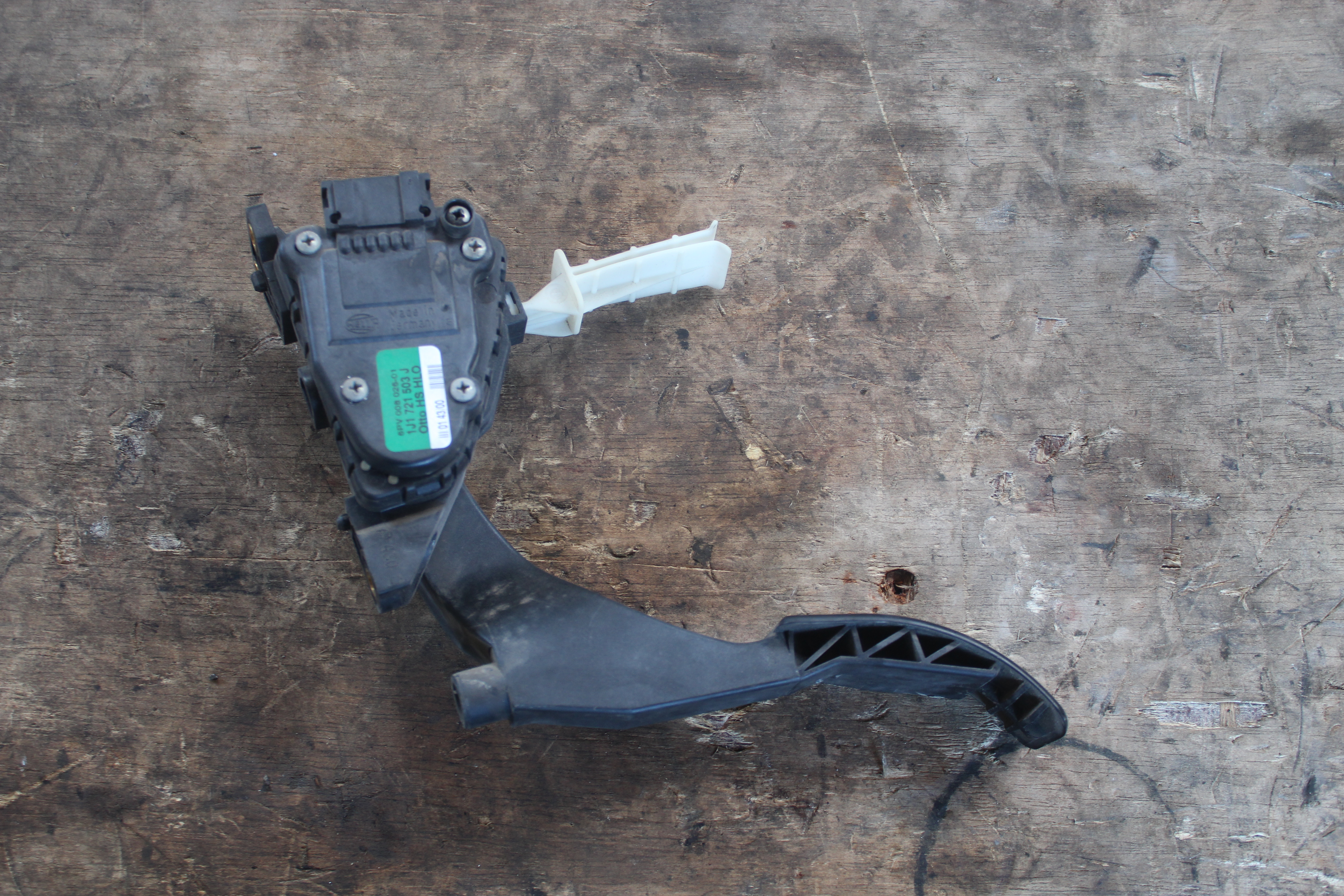 Πεντάλ Γκαζιού Ηλεκτρικό ( 1J1721503J ) VW Golf ’02 Προσφορά.