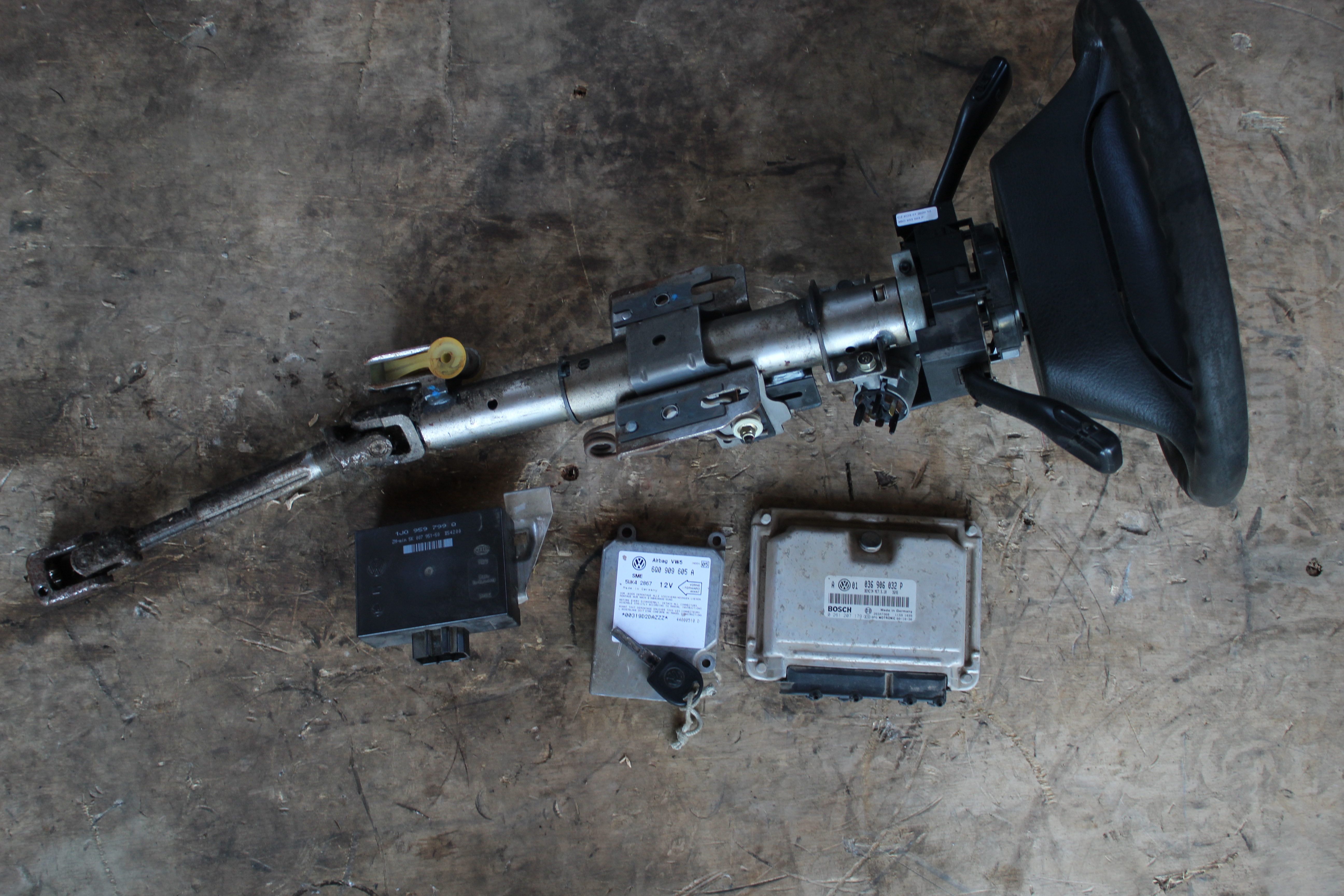 Κολώνα Τιμονιού ( 1J1419501DC ) VW Golf ’02 Προσφορά.