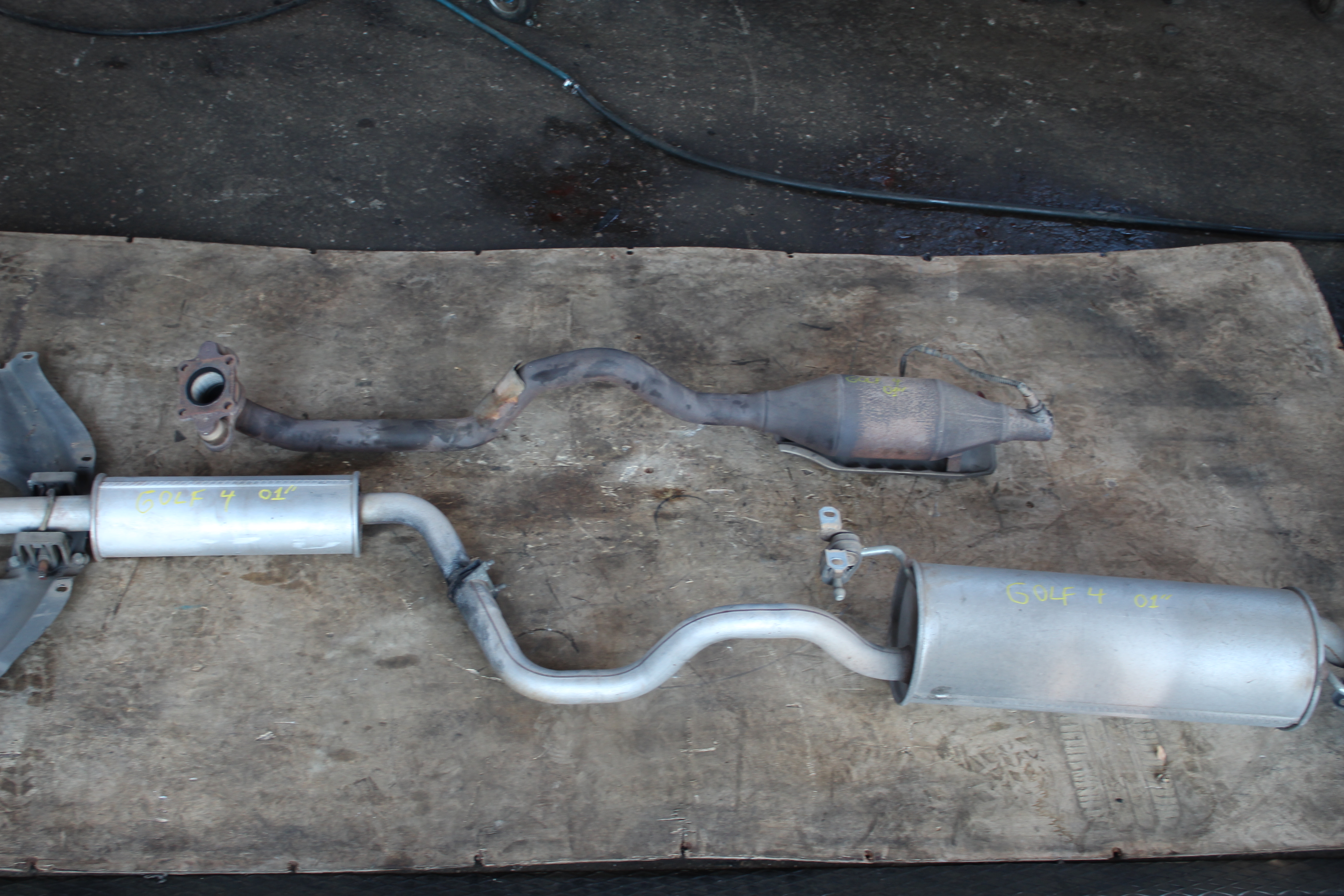 Εξάτμιση Σετ Κομπλέ VW Golf ’02 Προσφορά.