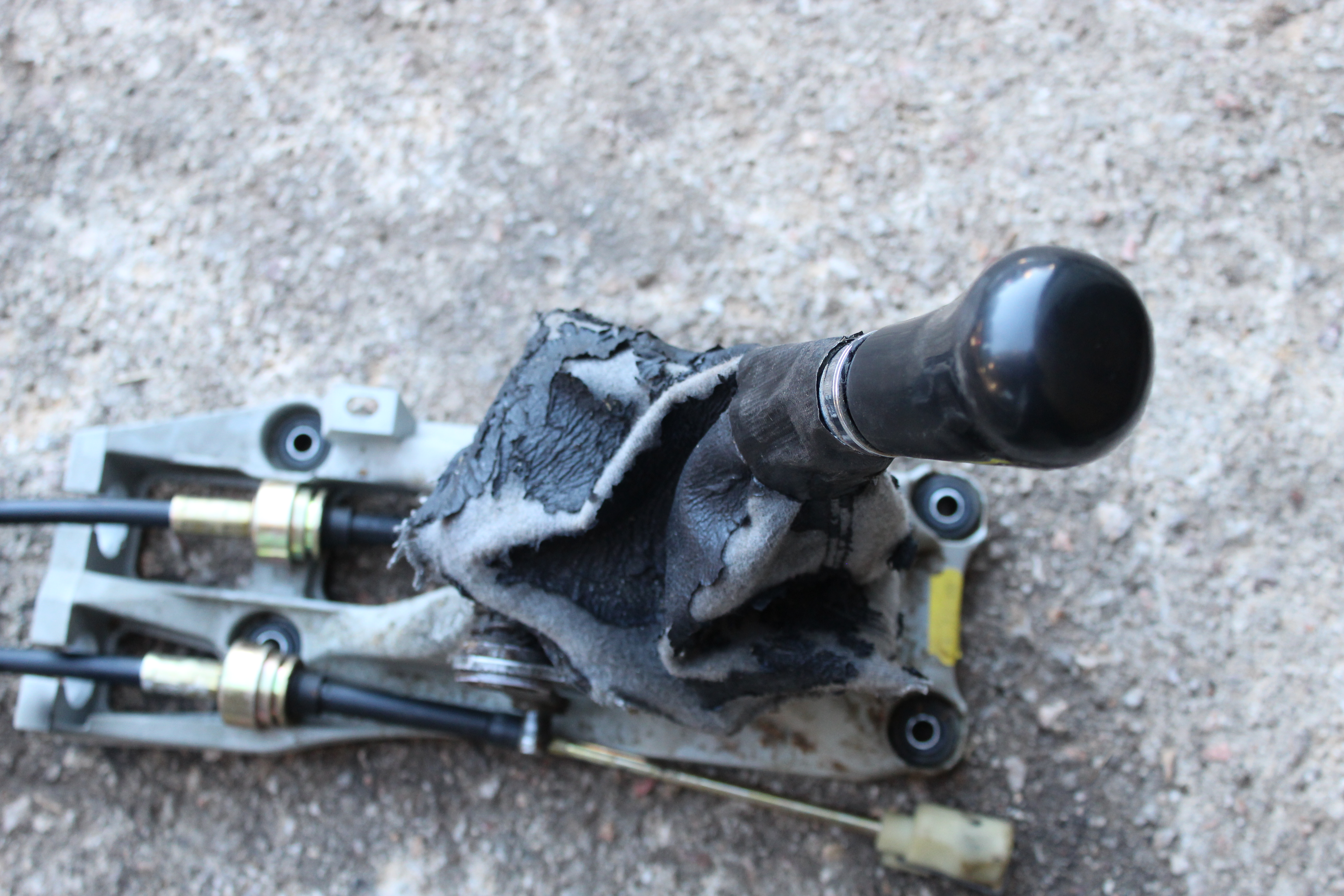 Λεβιές Ταχυτήτων Toyota Avensis ’01 Προσφορά.