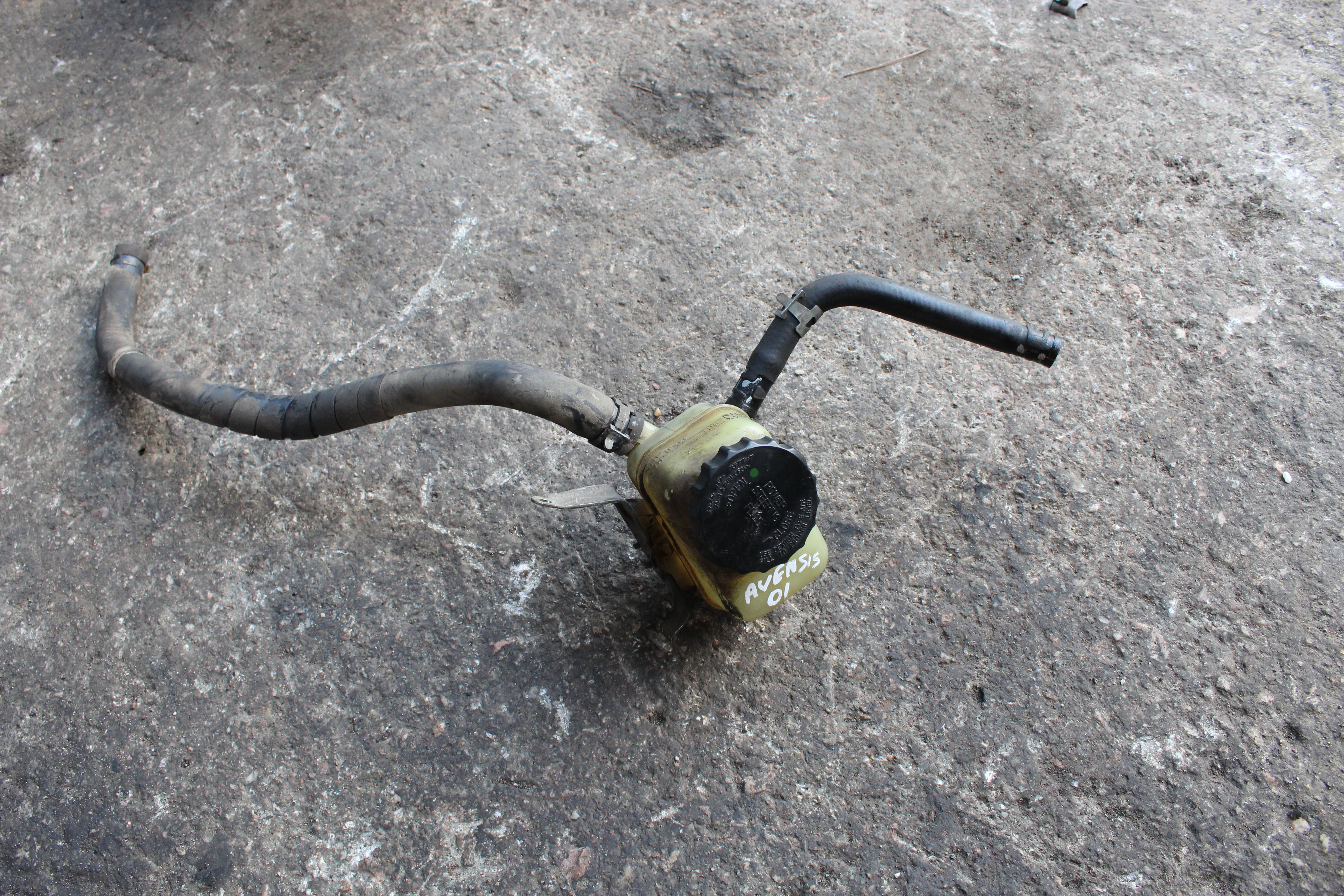 Δοχείο Υδραυλικού Τιμονιού Toyota Avensis ’01 Προσφορά.