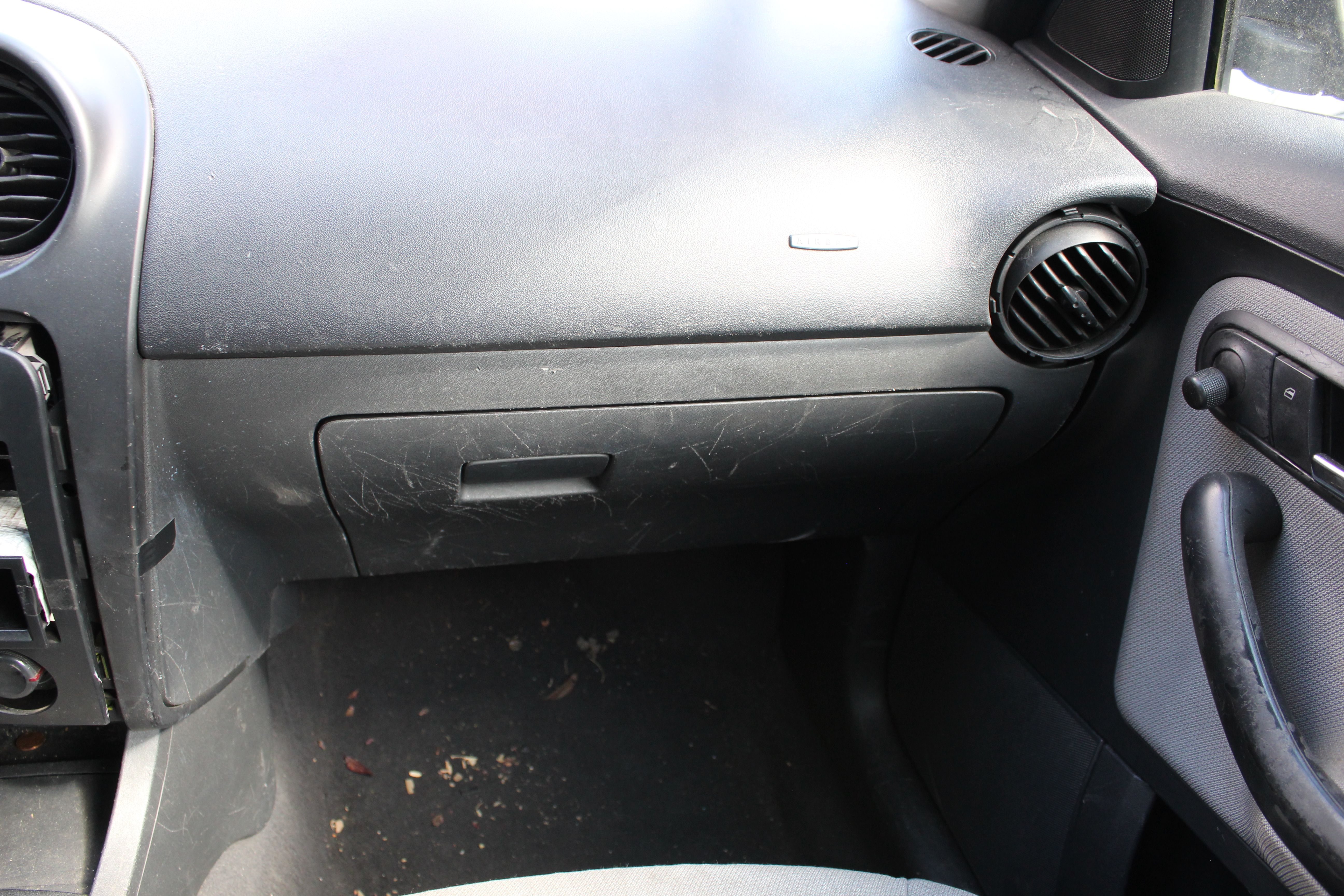 Ντουλαπάκια Seat Ibiza ’03 Προσφορά.
