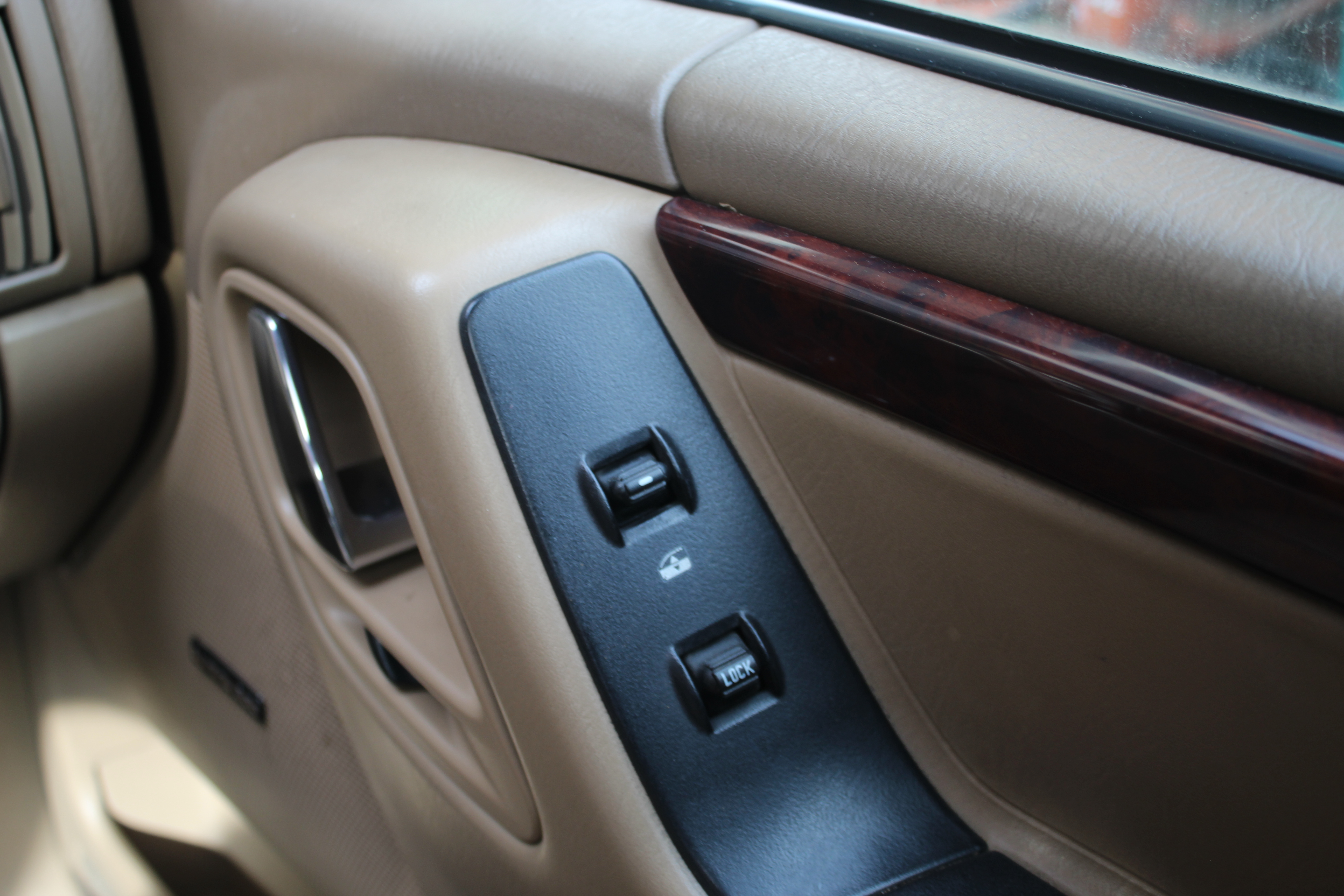 Πάνελ Πορτών Jeep Grand Cherokee ’04 Προσφορά.