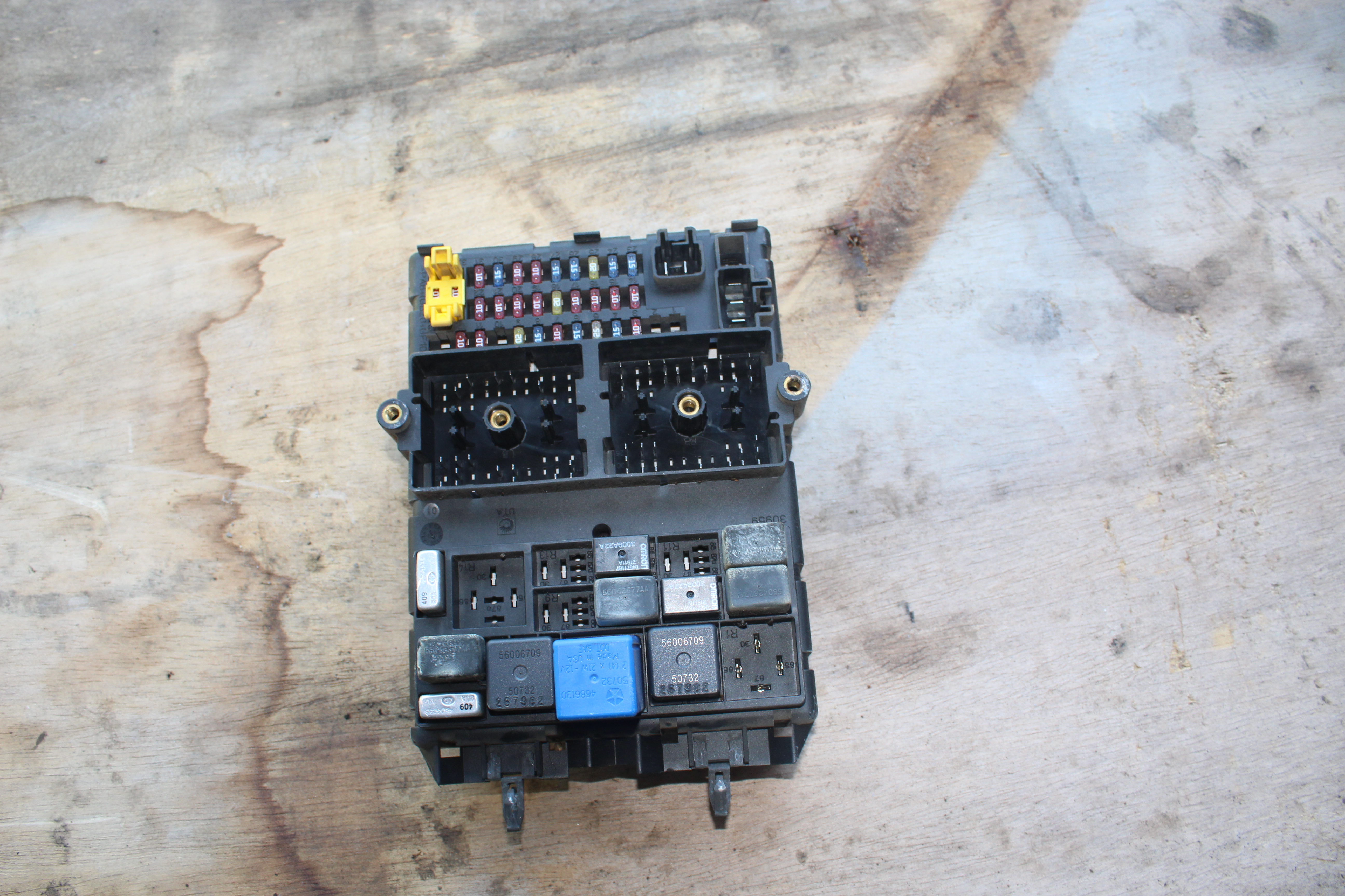 Ασφαλειοθήκη BCM ( P56038406AM ) Jeep Grand Cherokee ’04 Προσφορά.