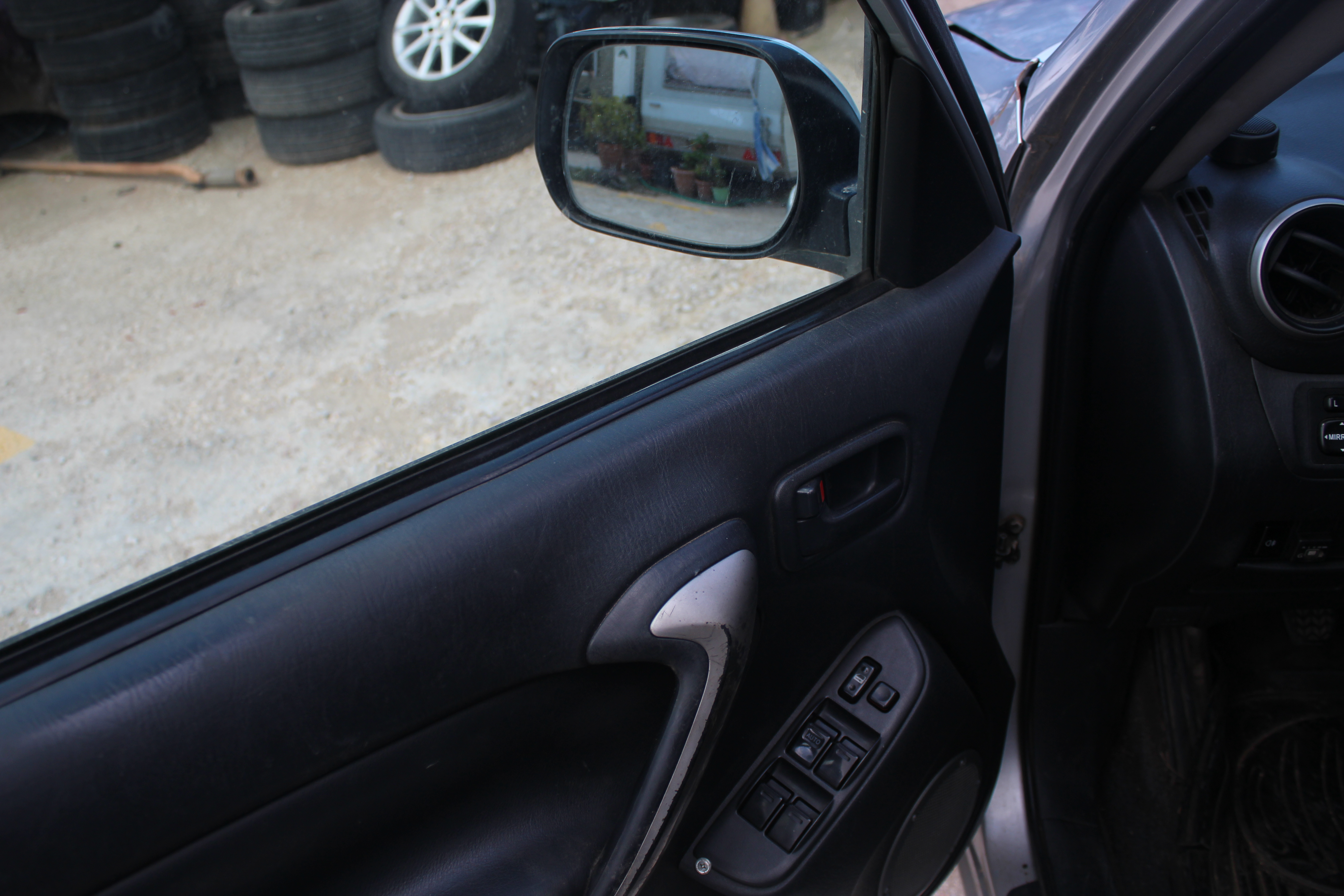 Χερούλια Εσωτερικά Toyota RAV 4 ’03 Προσφορά.