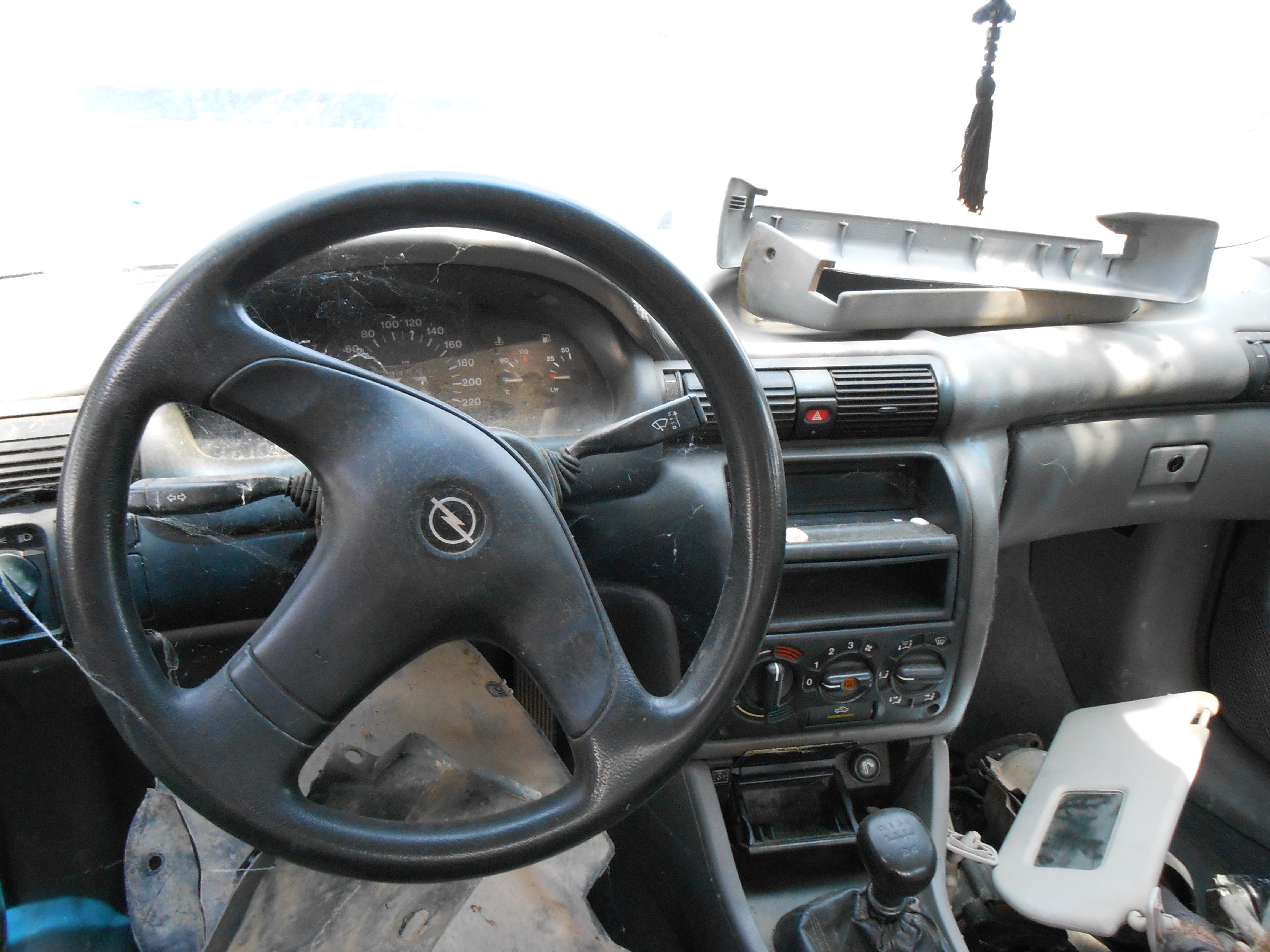 Ντουλαπάκι Opel Astra F ’01 Προσφορά!