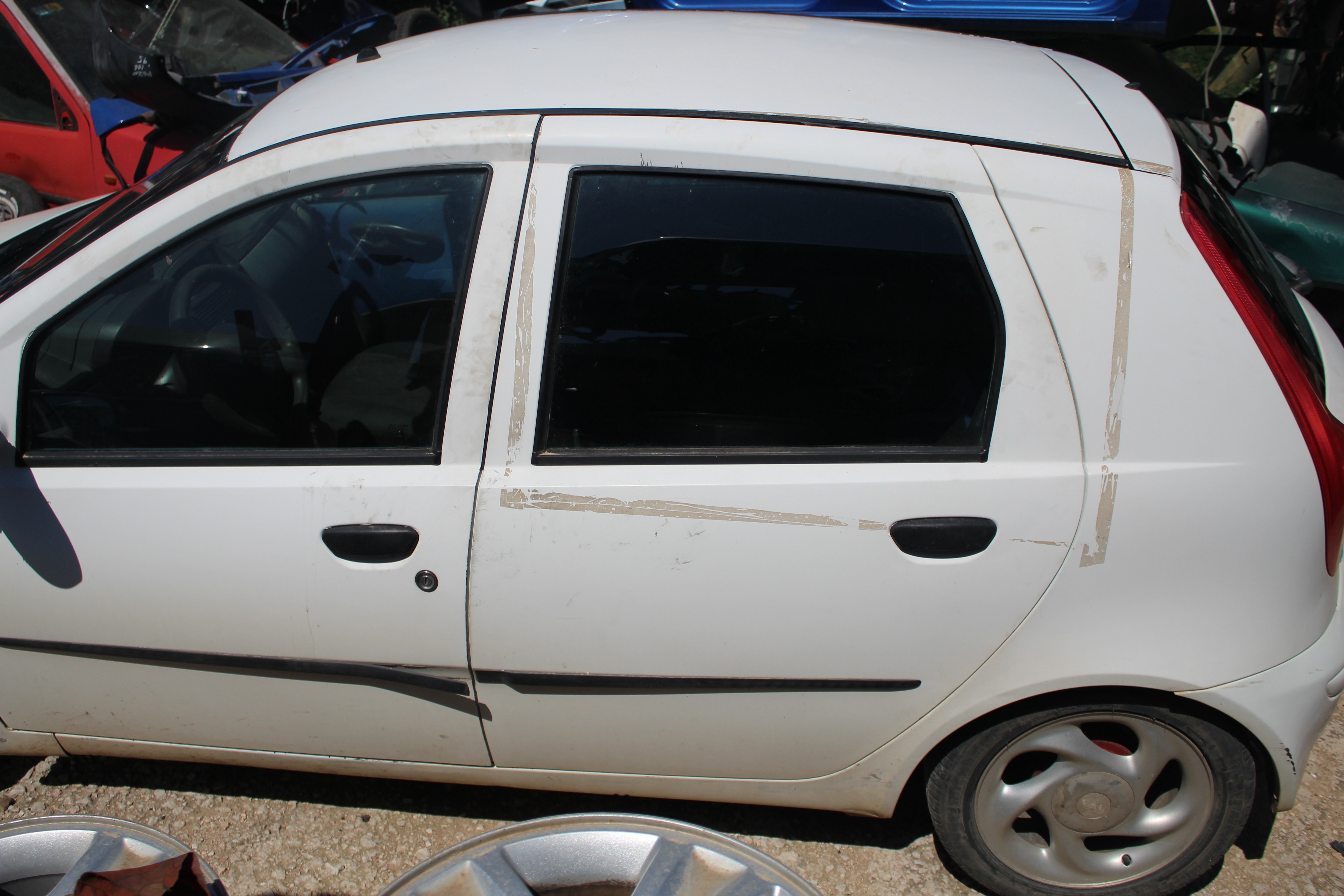 Φτερά Πίσω Fiat Punto ’00 Προσφορά.