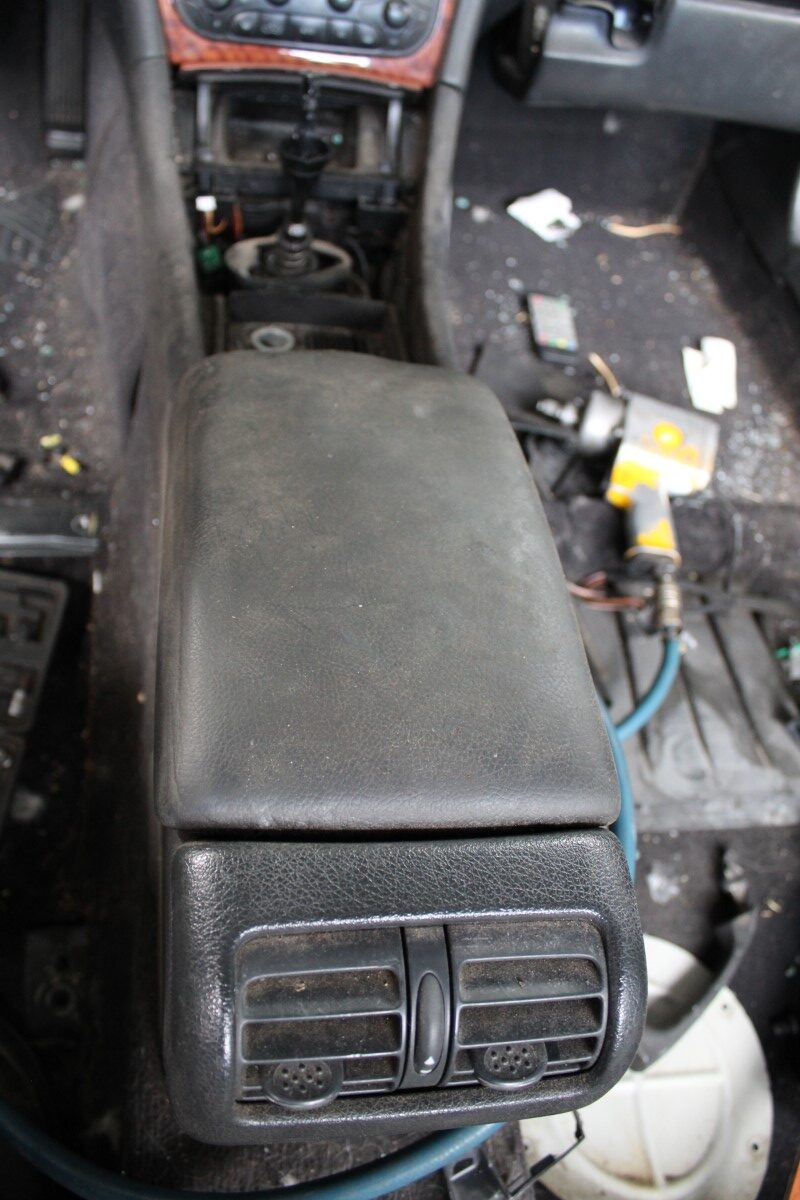 Κονσόλα Λεβιέ με Τεμπέλη Mercedes C200 W203 ’06 Προσφορά.