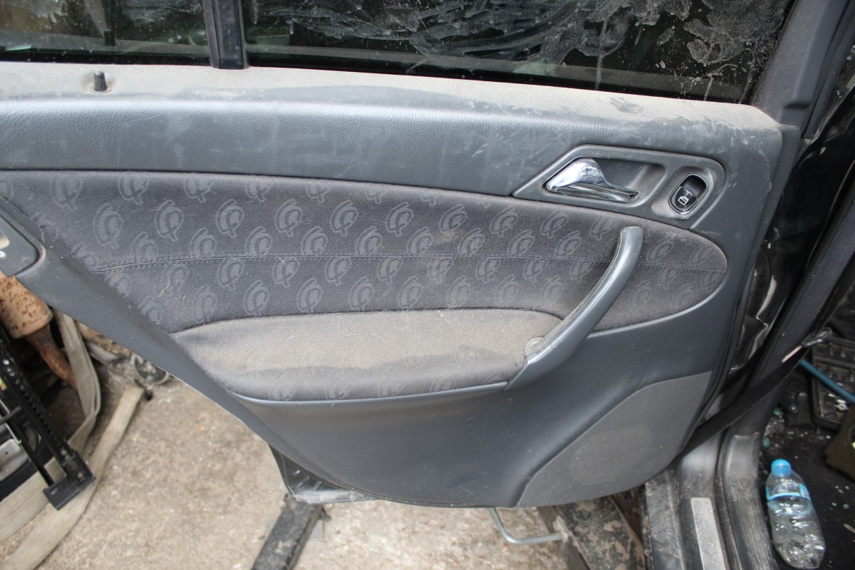 Χερούλια Εσωτερικά Mercedes C200 W203 ’06 Προσφορά.