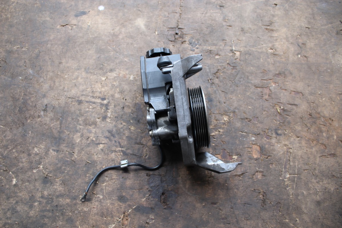 Αντλία Υδραυλικού Τιμονιού Mercedes C200 W203 ’06 Προσφορά.