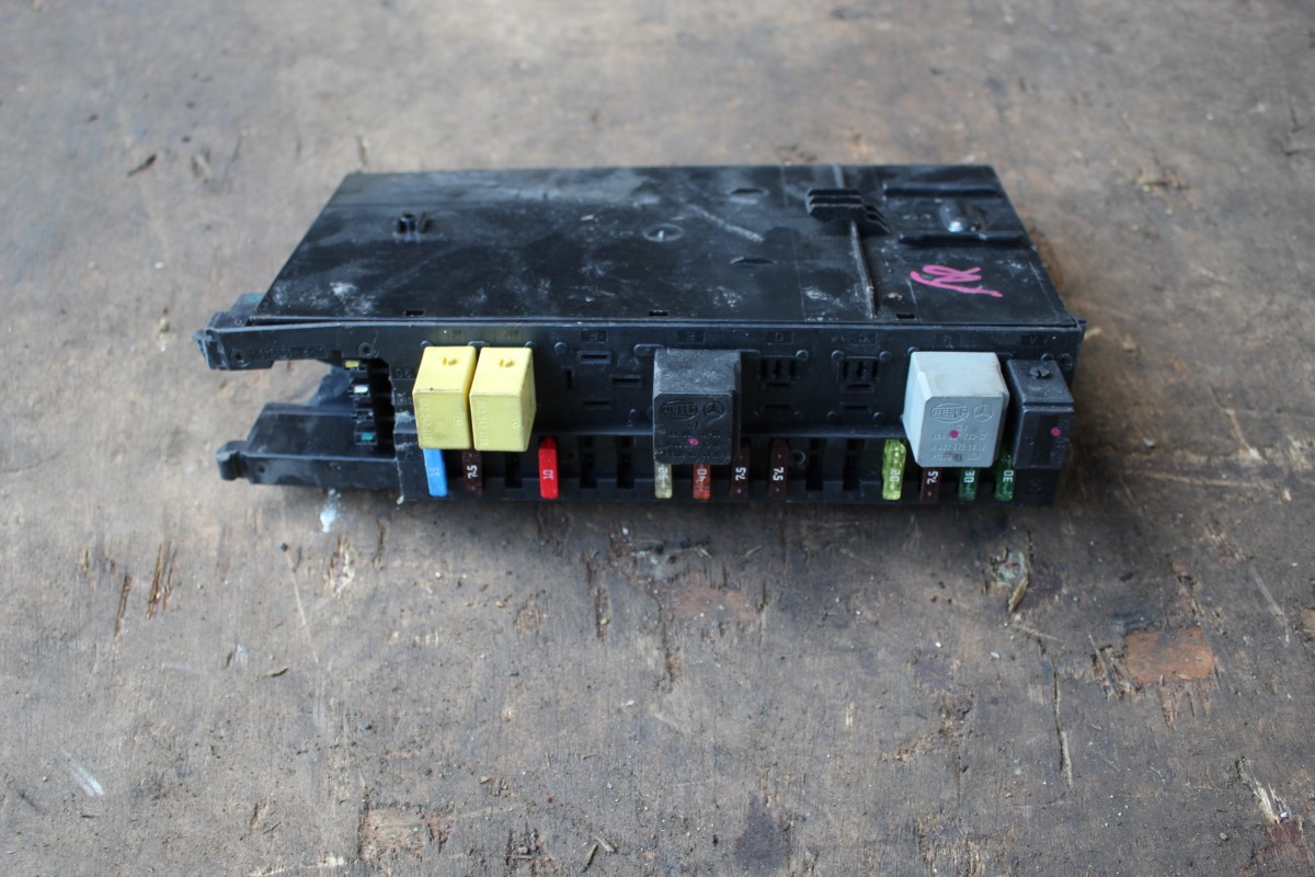 Ασφαλειοθήκη Πίσω ( 2035453401 ) Mercedes C200 W203 ’06 Προσφορά.