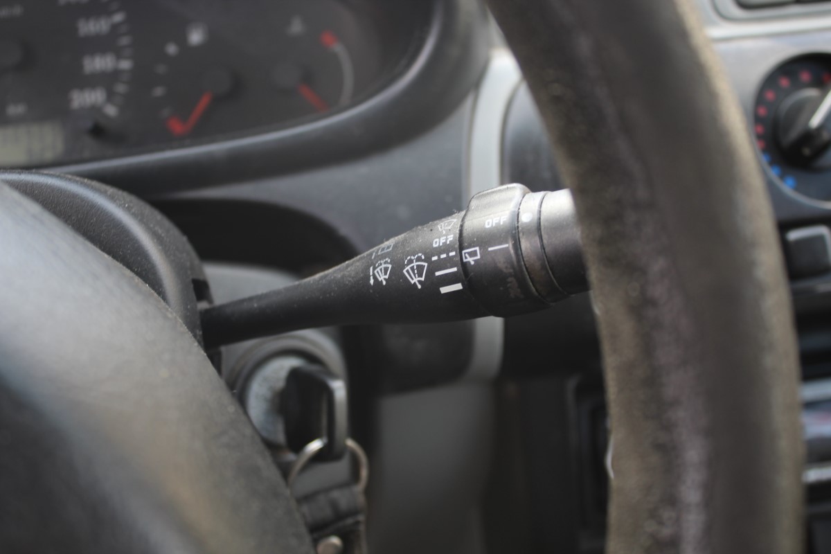 Διακόπτης Φώτων-Υαλοκαθαριστήρων Nissan Micra K11 ’99 Προσφορά.