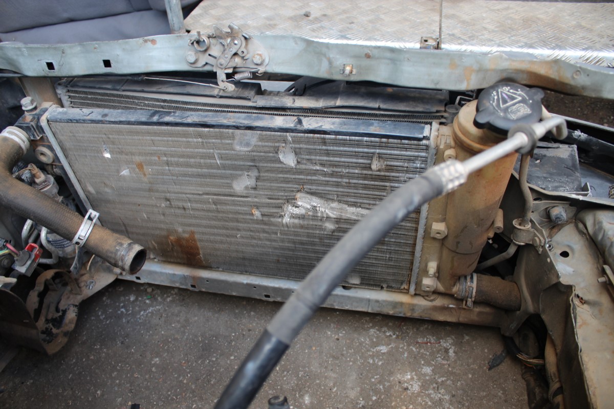 Ψυγείο Νερού Peugeot 106 ’00 Προσφορά.