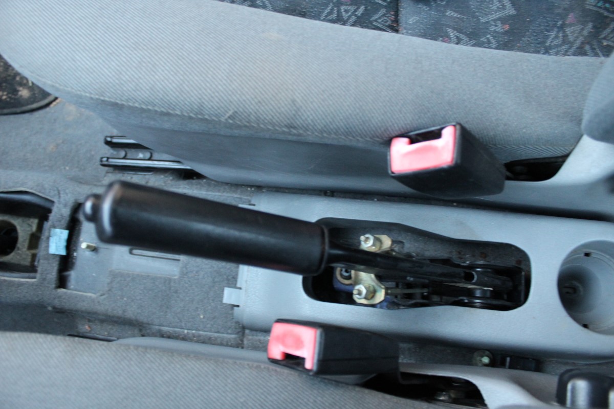 Χειρόφρενο Skoda Felicia ’97 Προσφορά.