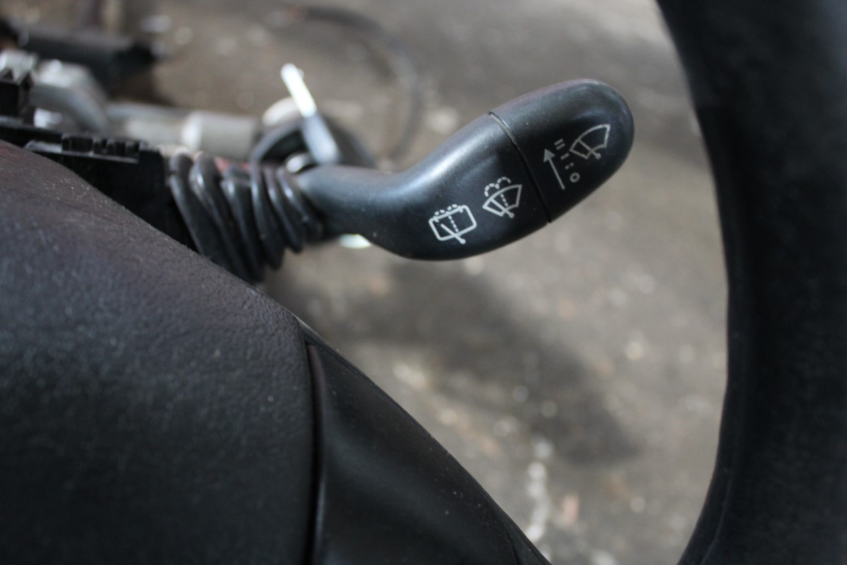 Διακόπτης Φώτων-Υαλοκαθαριστήρων Skoda Felicia ’97 Προσφορά.