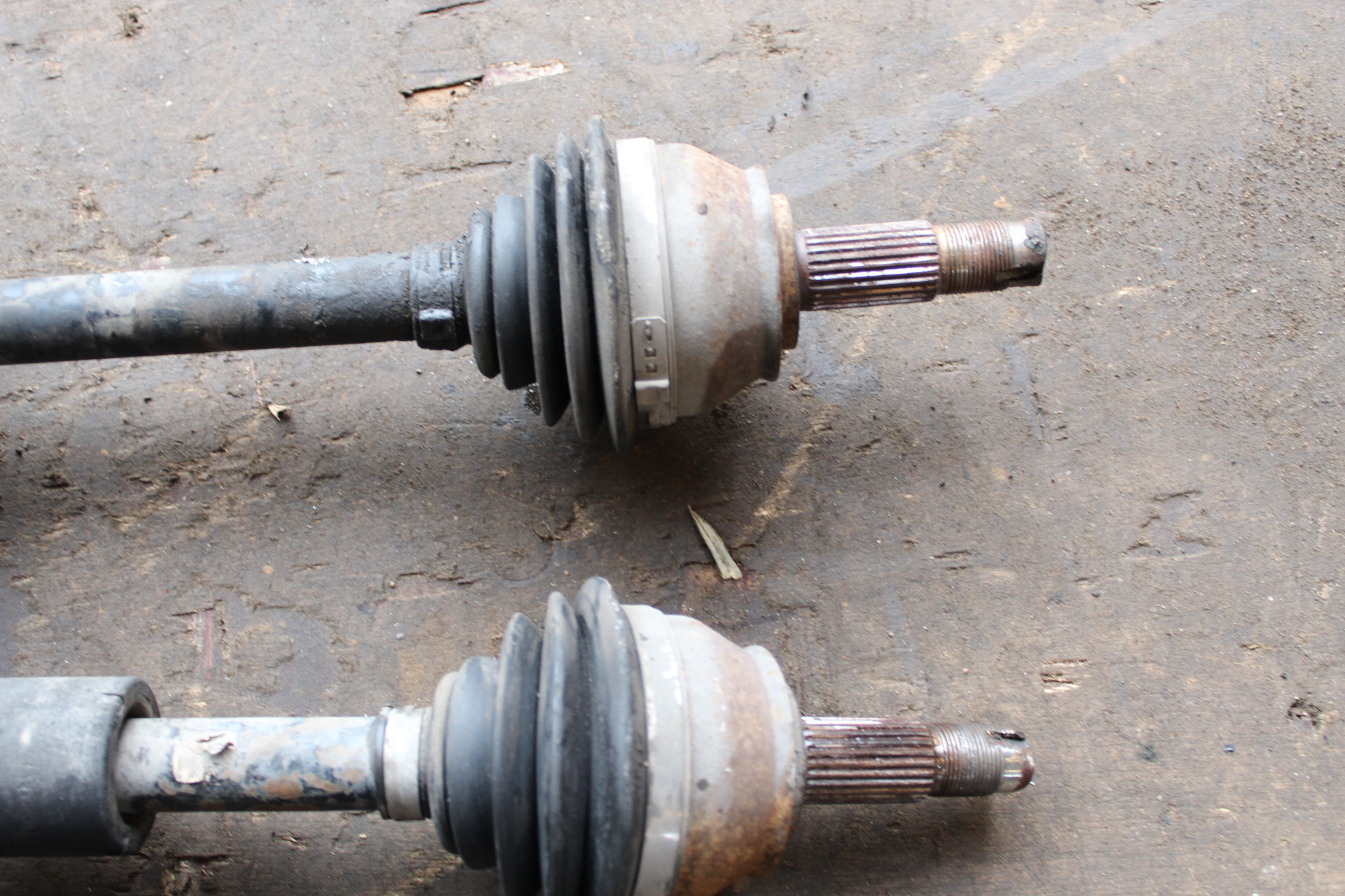 Ημιαξόνιο Αριστερό-Δεξί Alfa Romeo 147 ’04 Προσφορά.