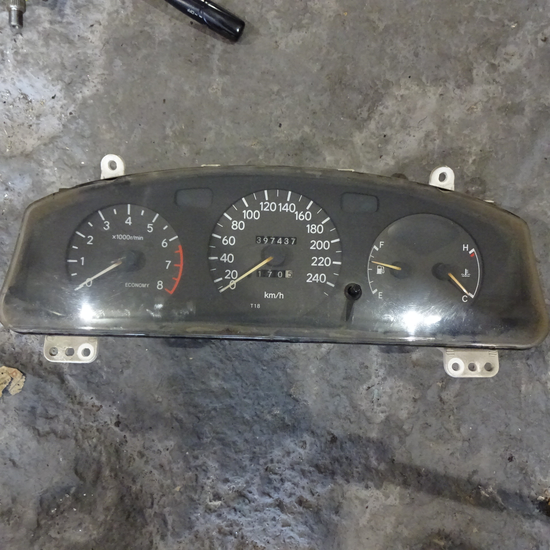 Κοντέρ Toyota Carina E ’92 Προσφορά.