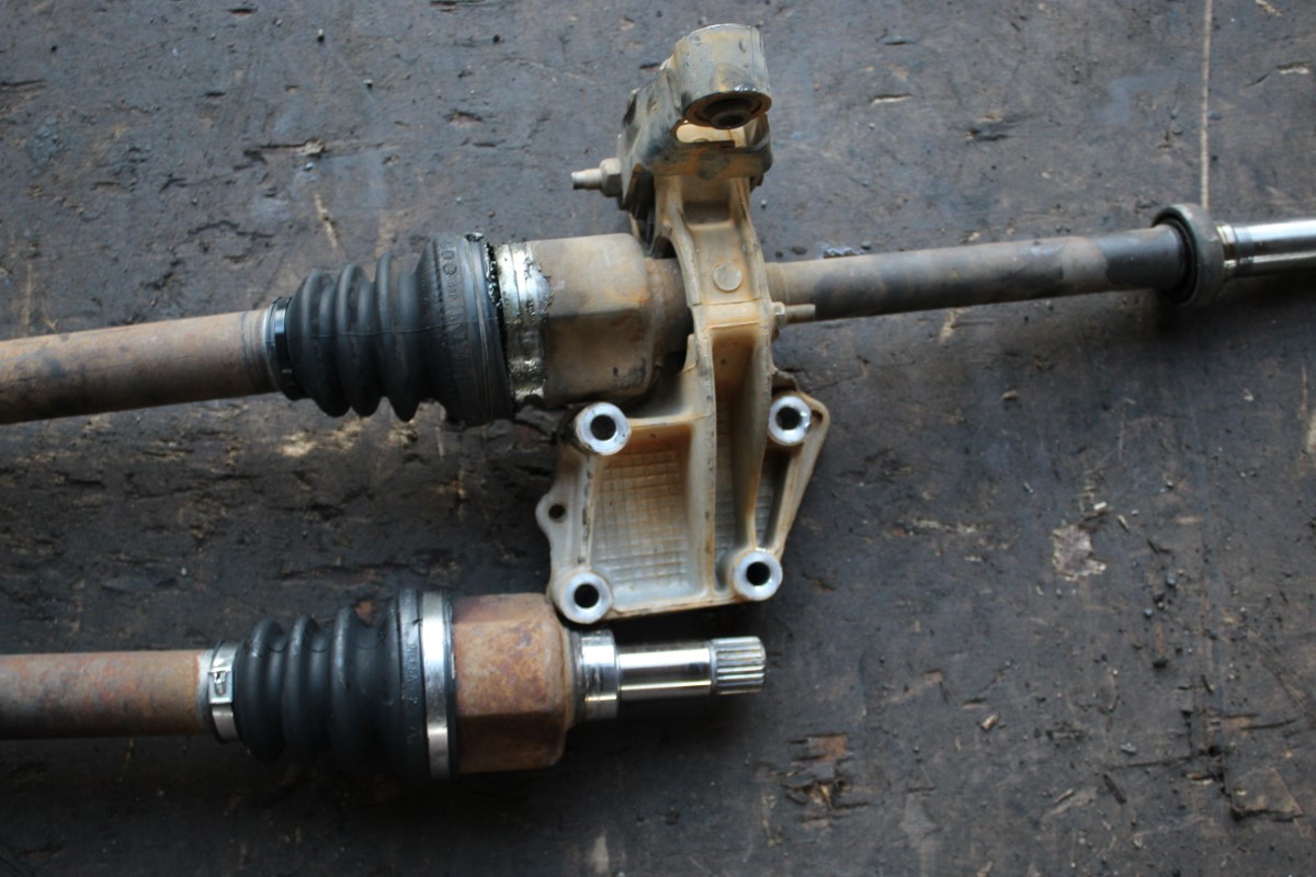 Ημιαξόνιο Αριστερό-Δεξί Peugeot 206 ’02 Προσφορά.