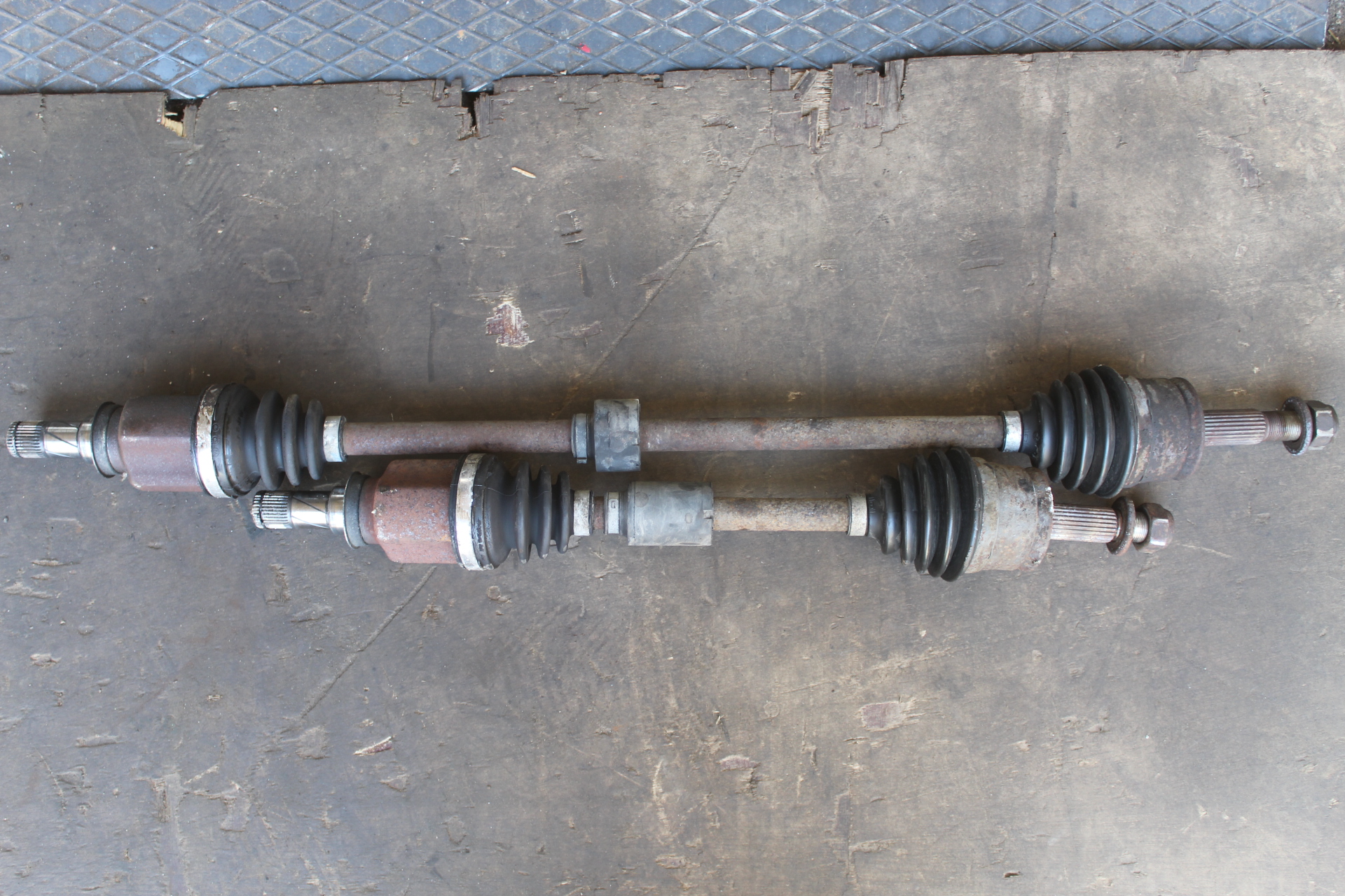 Ημιαξόνιο Αριστερό-Δεξί Mitsubishi Colt Z30 ’06 Προσφορά.