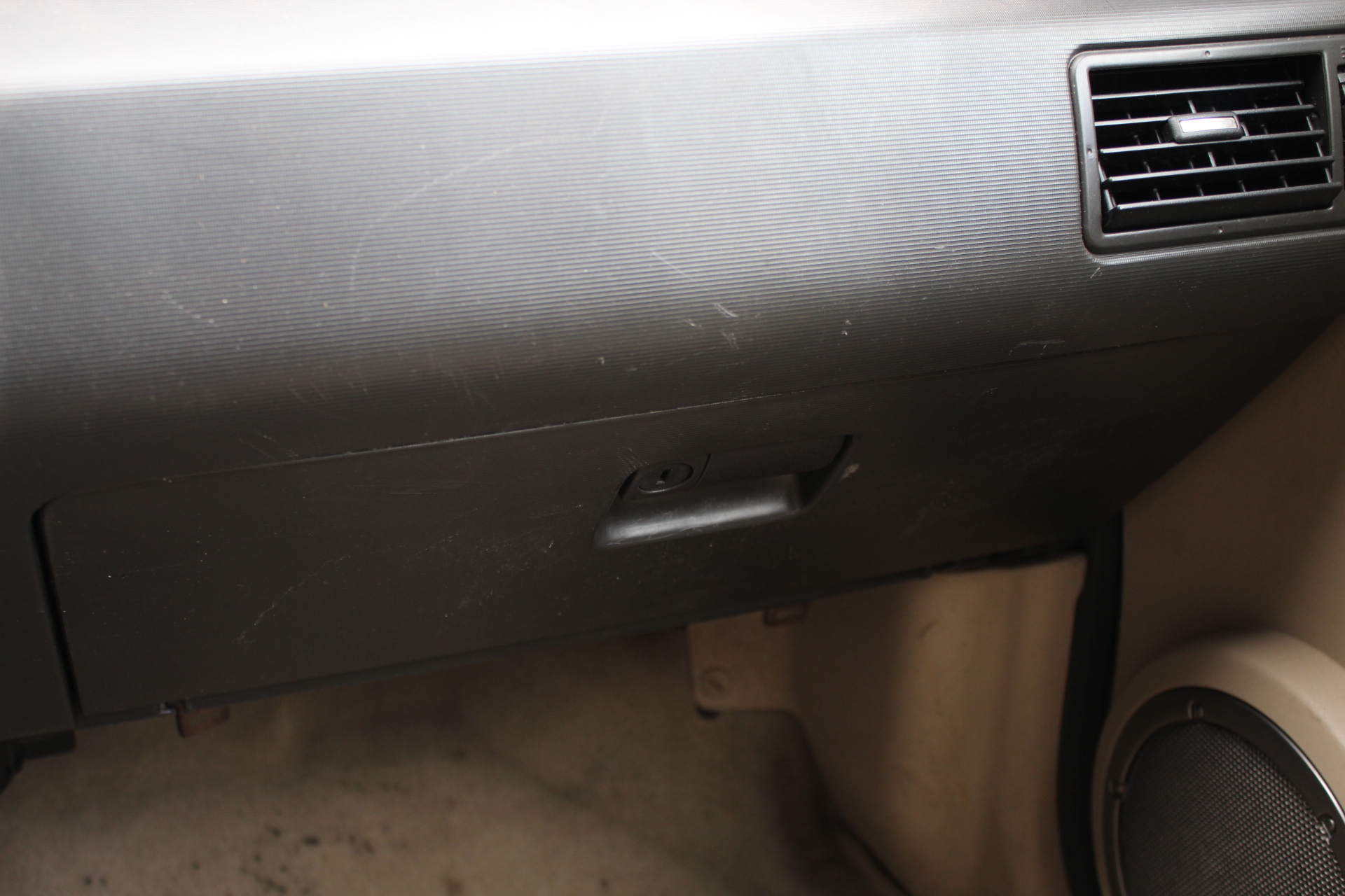 Ντουλαπάκι Nissan X-Trail ’02 Προσφορά.