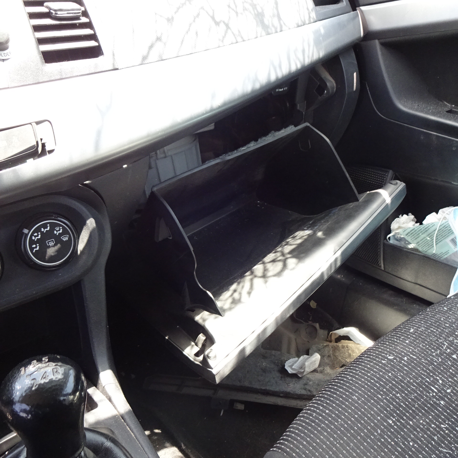 Ντουλαπάκι Mitsubishi Lancer ’08 Προσφορά.