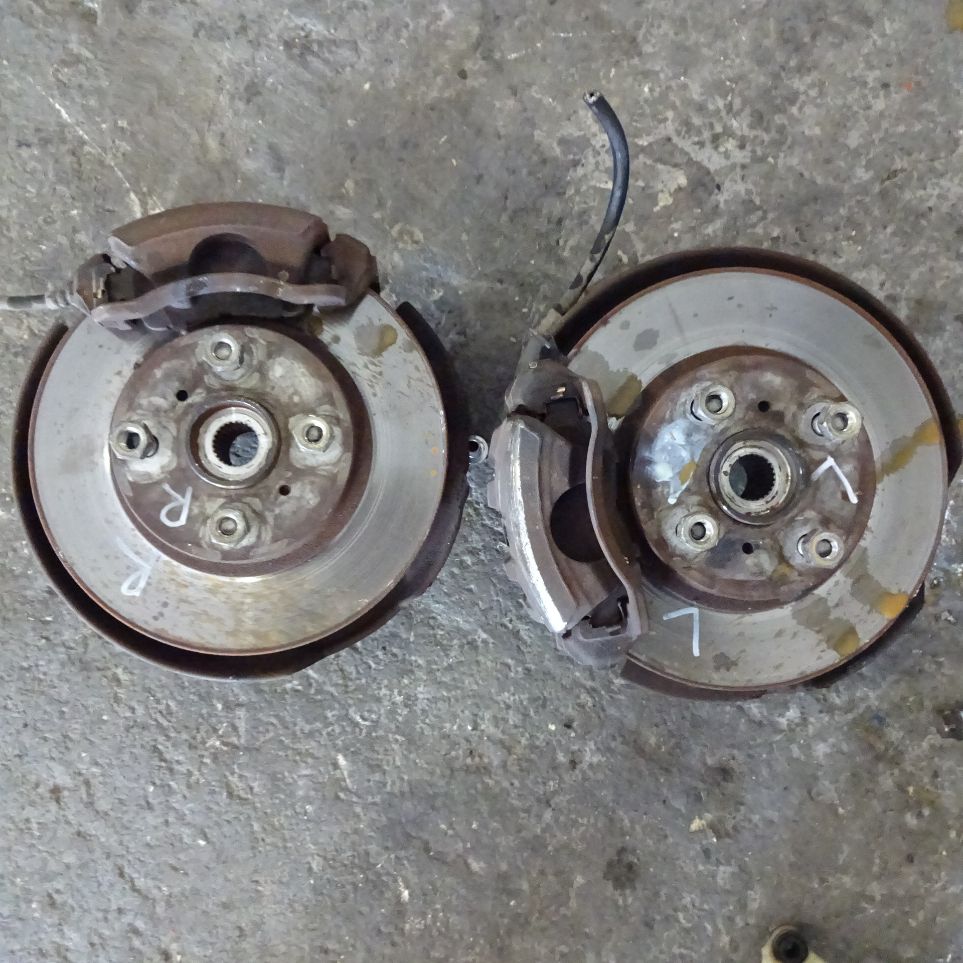 Ακραξόνια Toyota Corolla ’99 Προσφορά.