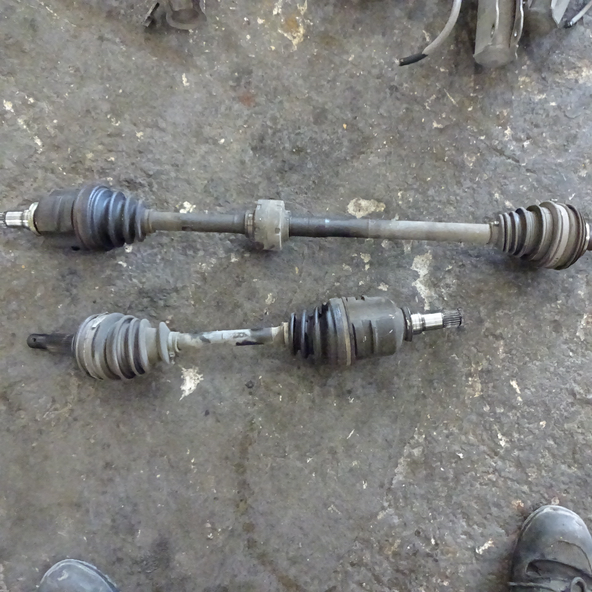 Ημιαξόνιο Αριστερό-Δεξί Toyota Corolla ’99 Προσφορά.