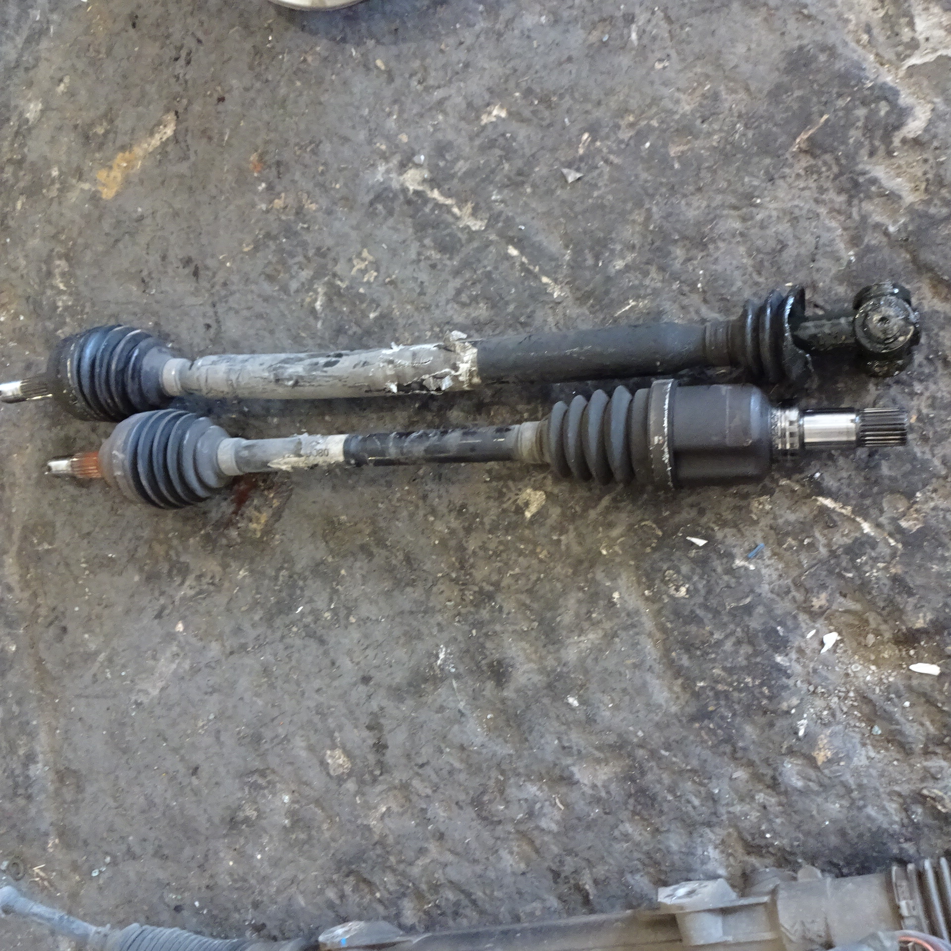 Ημιαξόνιο Αριστερό-Δεξί Citroen C3 ’12 Προσφορά.