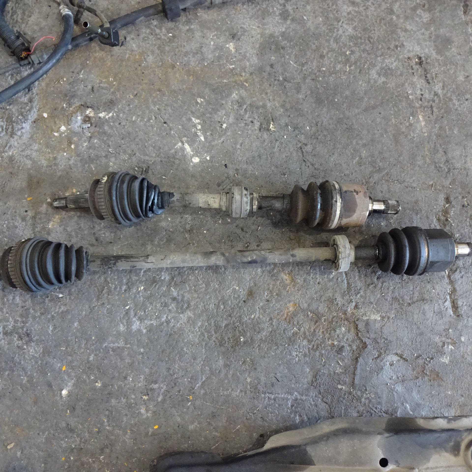 Ημιαξόνιo Αριστερό-Δέξι Hyundai Sonata ’05 Προσφορά.