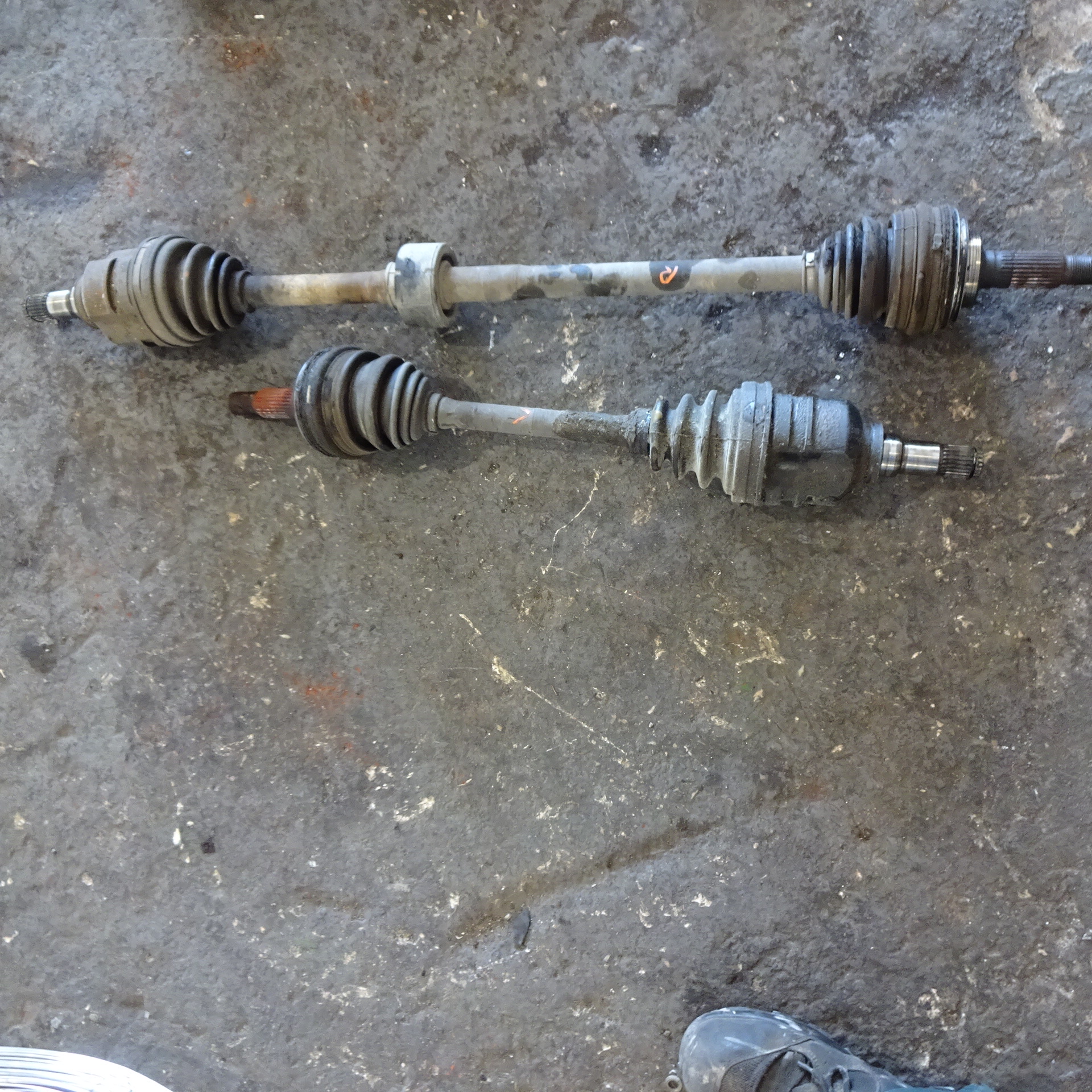 Ημιαξόνιο Αριστερό-Δεξί Toyota Corolla ’93 Σούπερ Προσφορά Μήνα