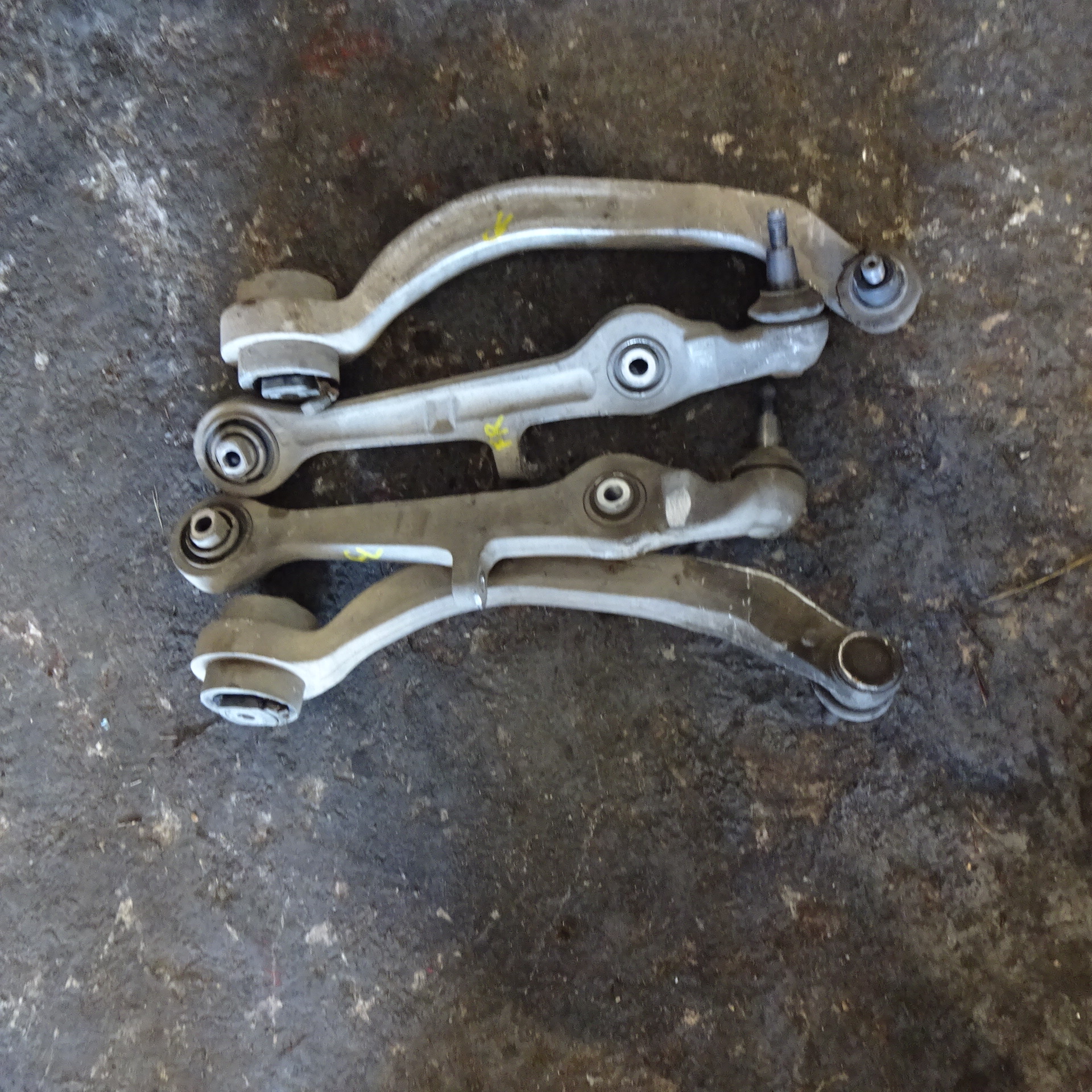 Ψαλίδια Audi A4 ’01 Προσφορά.