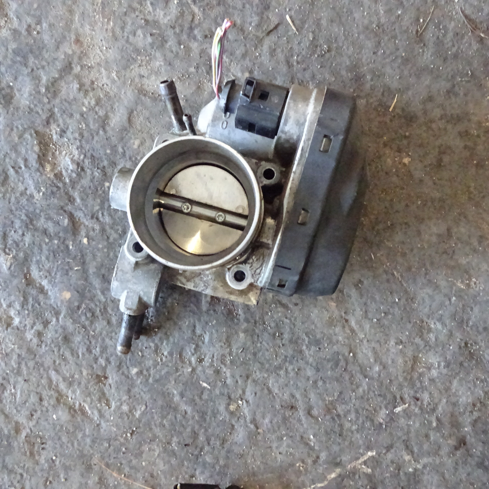 Πεταλούδα Γκαζιού ( 06B133062D ) Audi A4 ’01 Προσφορά.