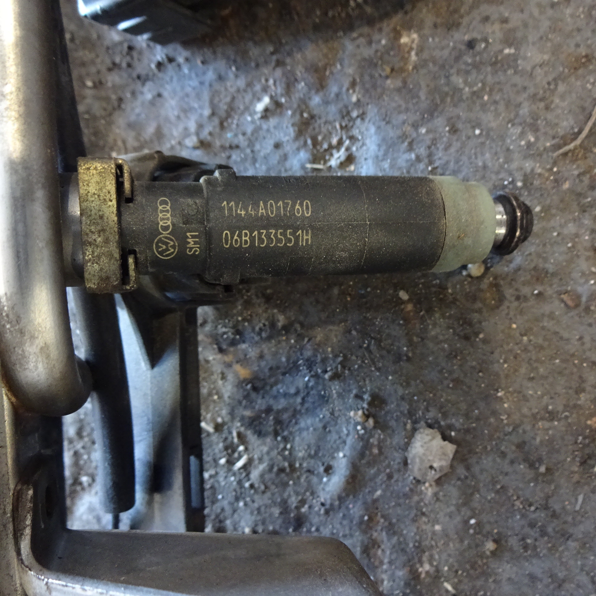 Μπεκιέρα με Μπεκ ( 06B133551H ) Audi A4 ’01 Προσφορά.