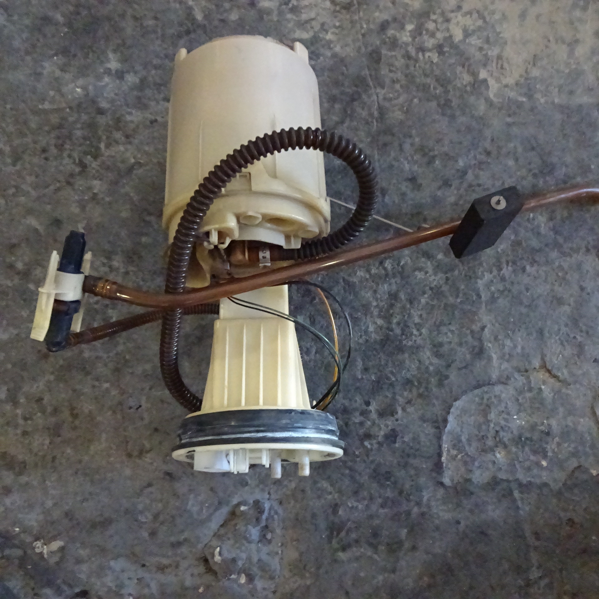 Αντλία Βενζίνης Audi A4 ’01 Προσφορά.