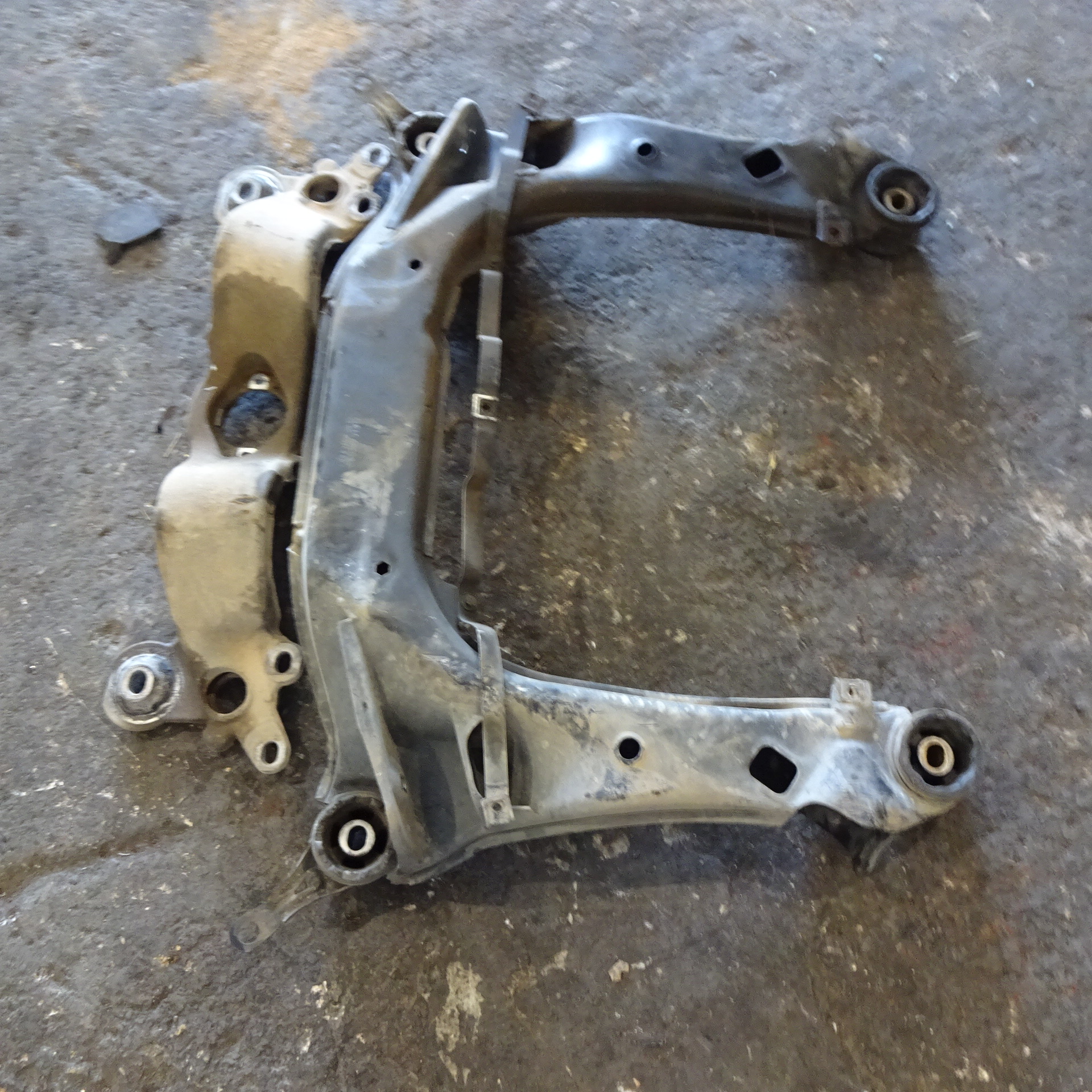 Γέφυρα Εμπρός Audi A4 ’01 Προσφορά.