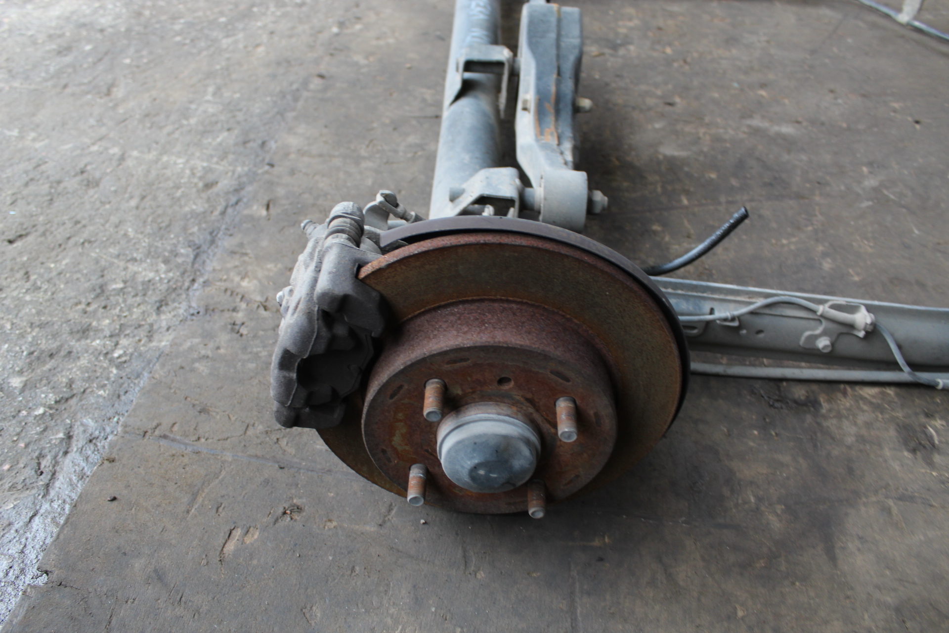 Άξονας Πίσω Nissan Almera N16 ’02 Προσφορά .