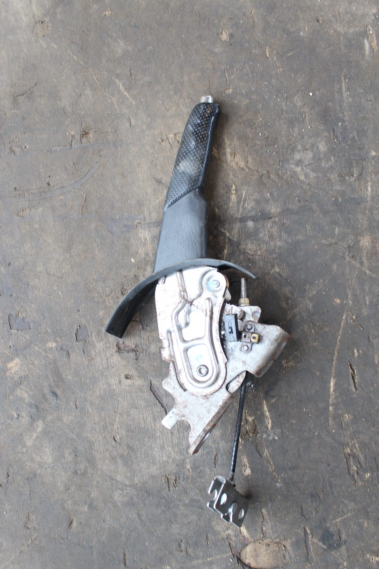 Χειρόφρενο Nissan Almera N16 ’02 Προσφορά .