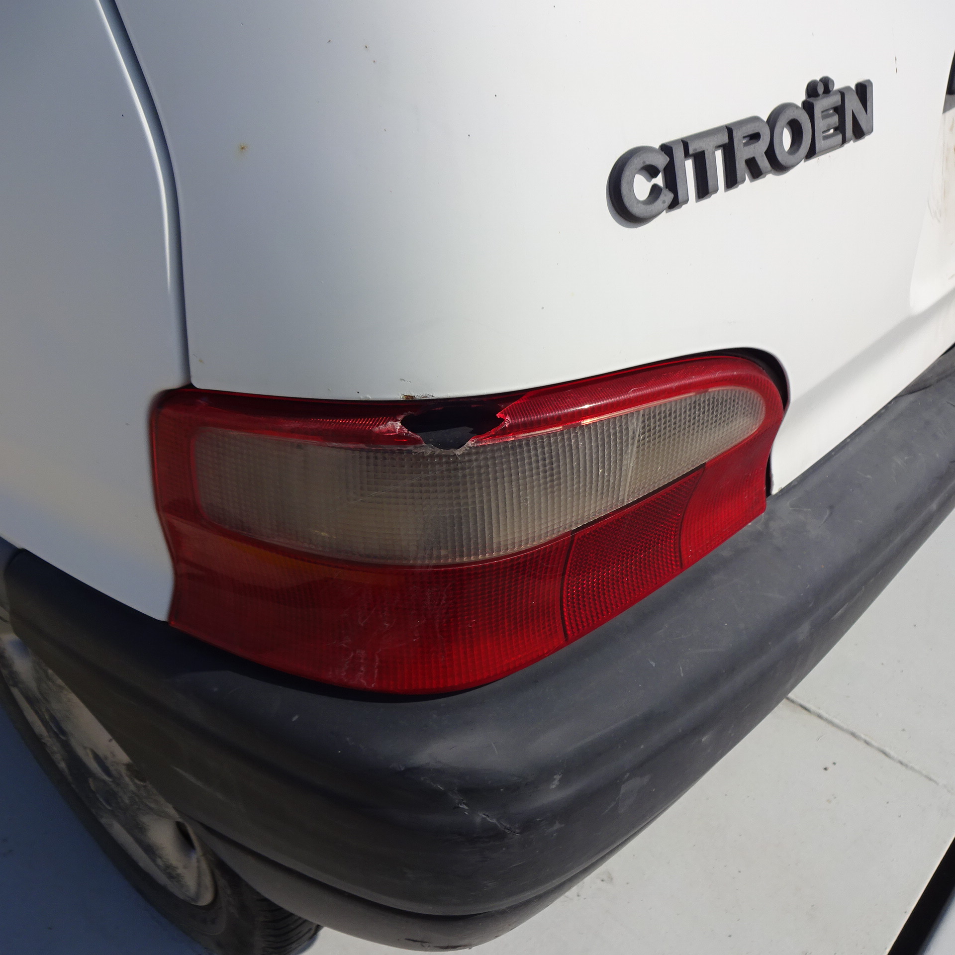 Φανάρια Πίσω Citroen Saxo ’99 Σούπερ Προσφορά Μήνα