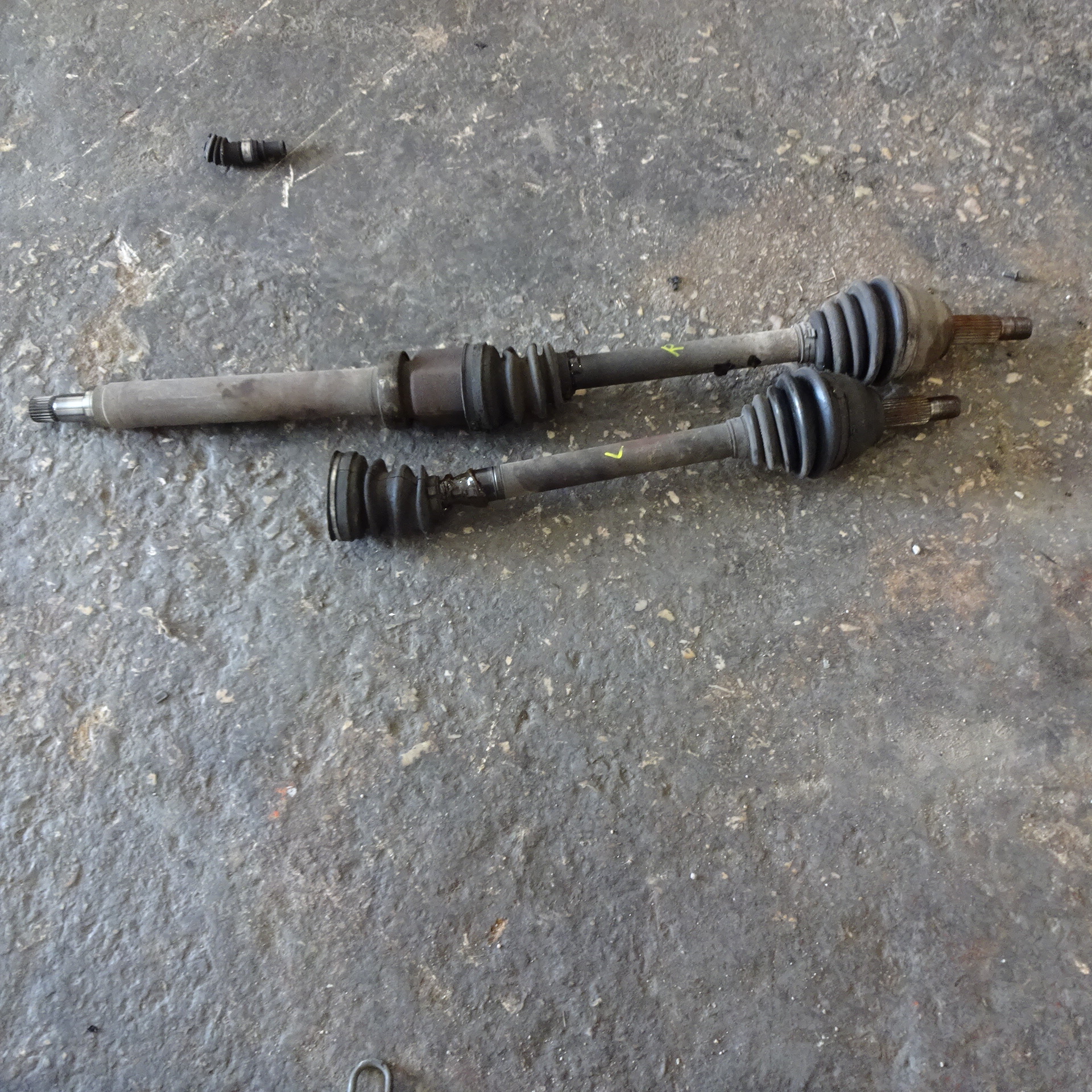 Ημιαξόνιο Αριστερό-Δεξί Ford Focus ’00 Σούπερ Προσφορά Μήνα