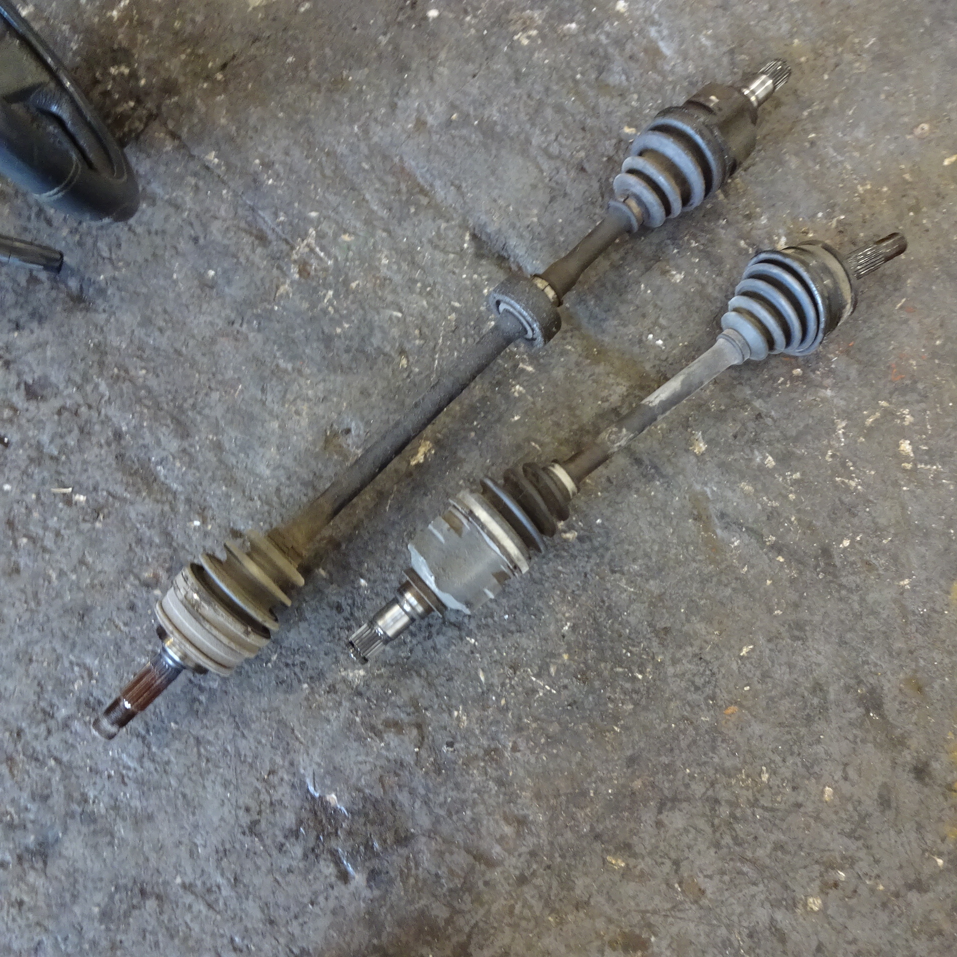 Ημιαξόνιο Αριστερό-Δεξί Toyota Starlet ’87 Προσφορά.