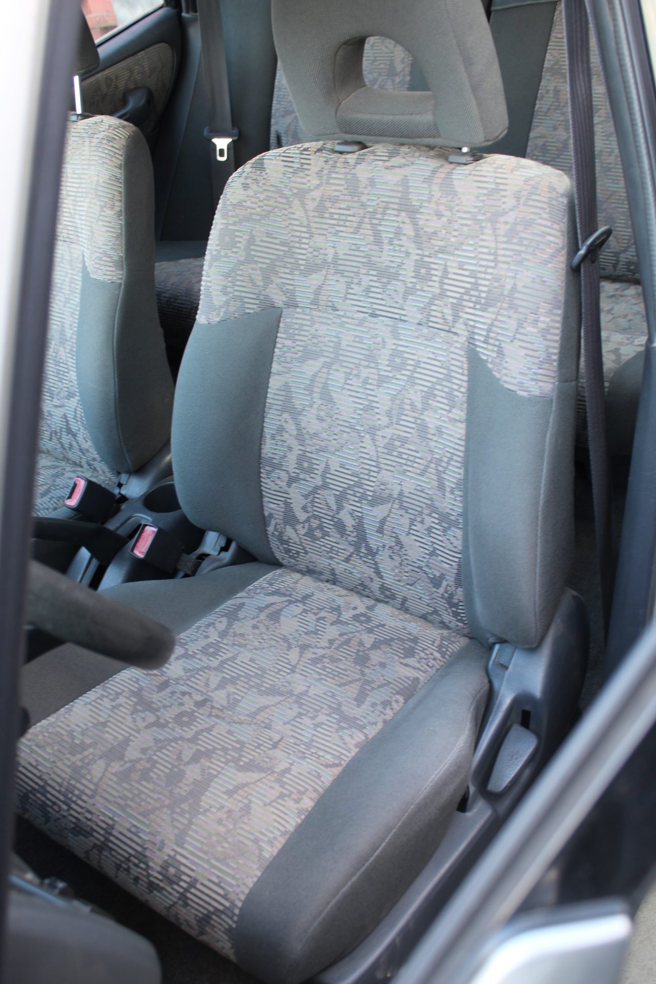 Καθίσματα Σαλόνι Κομπλέ Toyota RAV 4 ’00 Προσφορά.