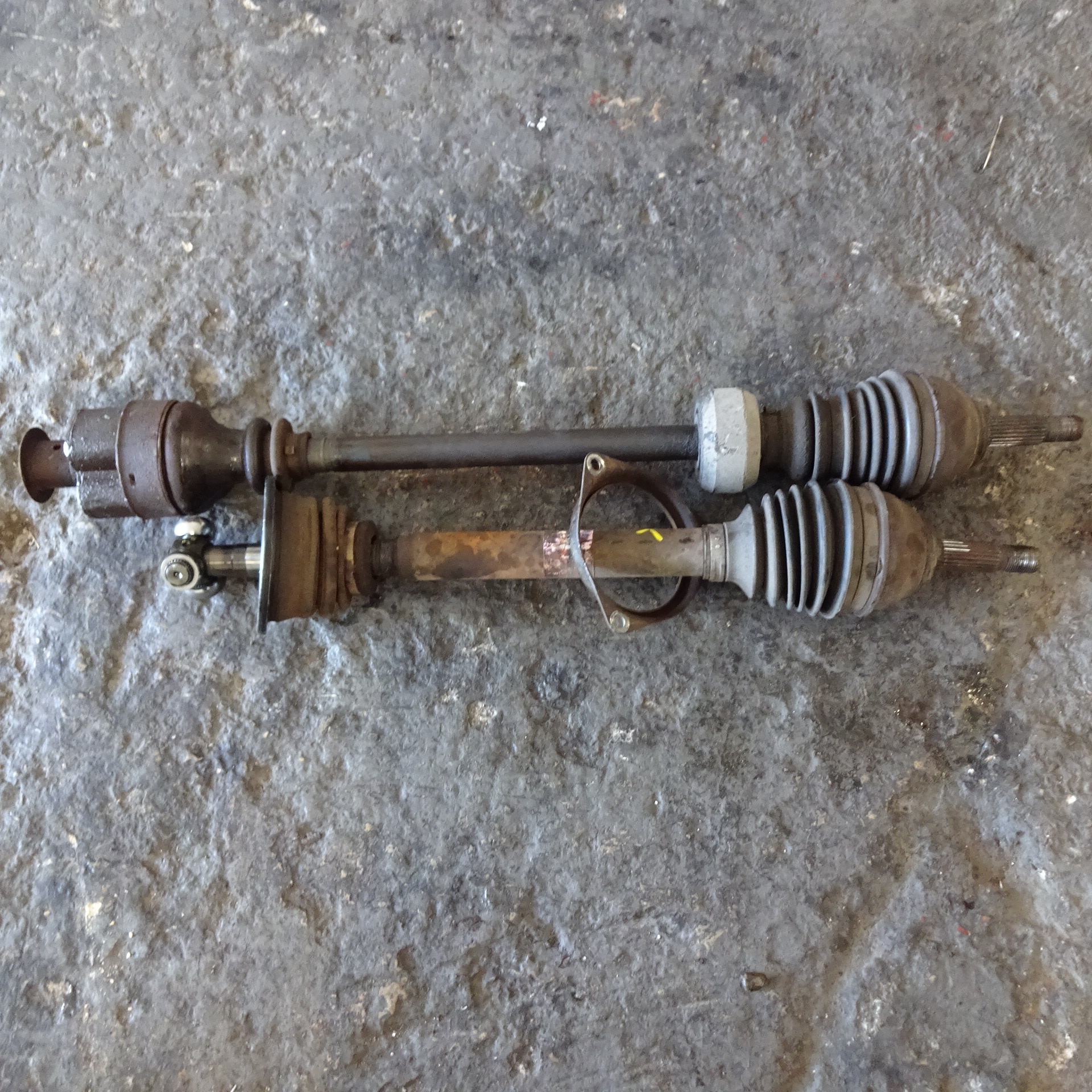 Ημιαξόνιο Αριστερό-Δεξί Renault 19 ’91 Προσφορά.