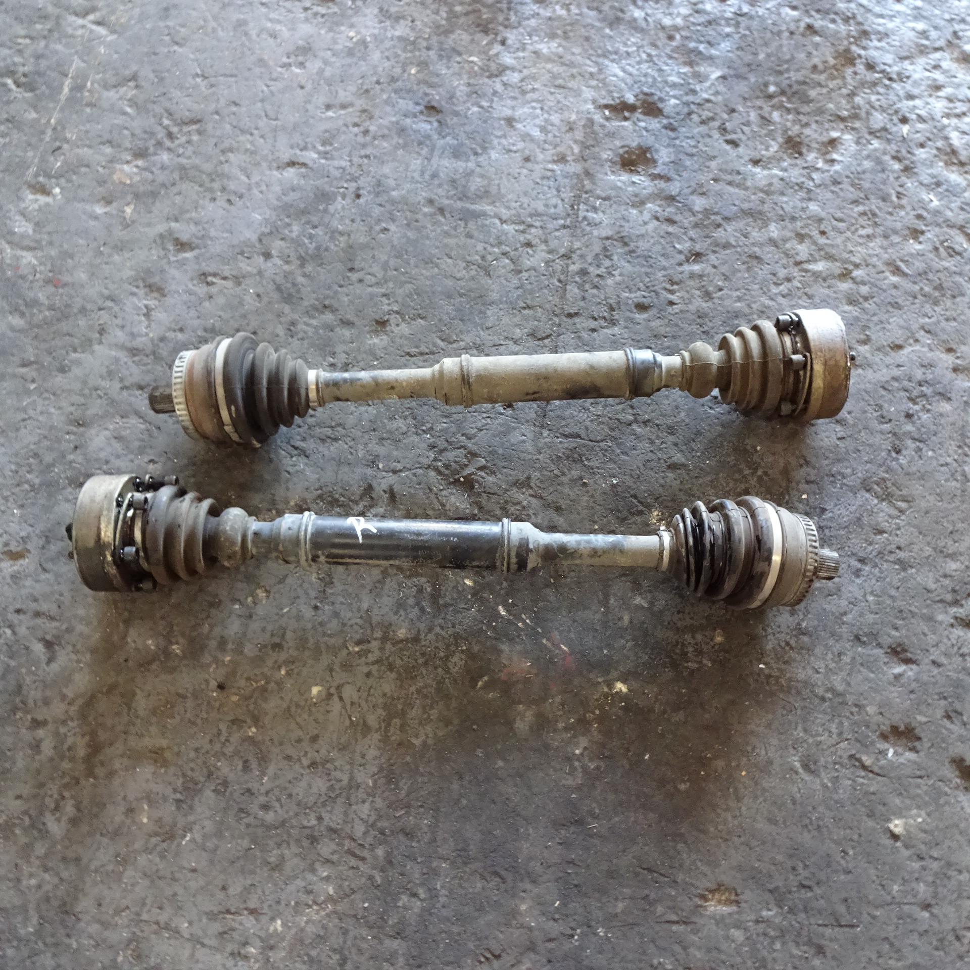 Ημιαξόνιο Αριστερό-Δεξί Audi A4 ’00 Προσφορά.