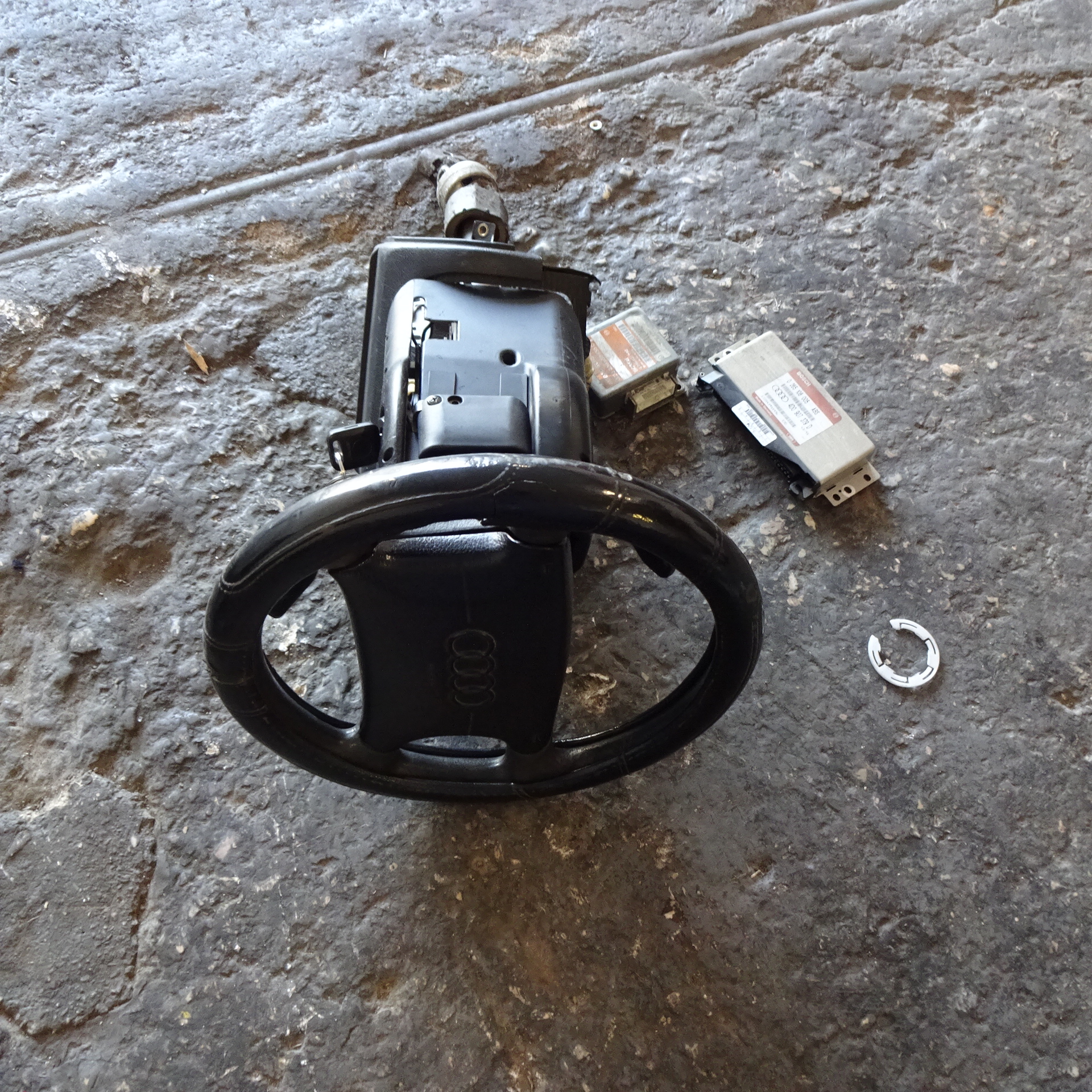 Κολώνα Τιμονιού Audi A4 ’00 Προσφορά.