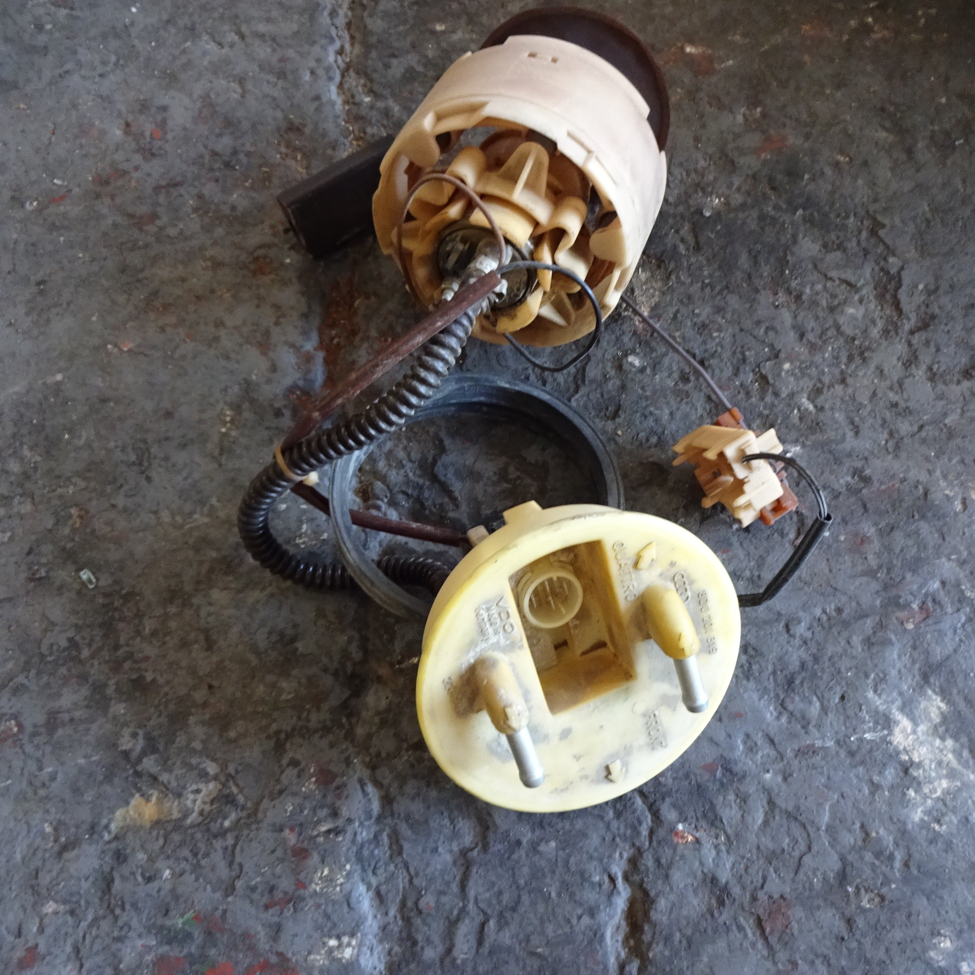 Αντλία Βενζίνης ( 8D0201319 ) Audi A4 ’00 Προσφορά.