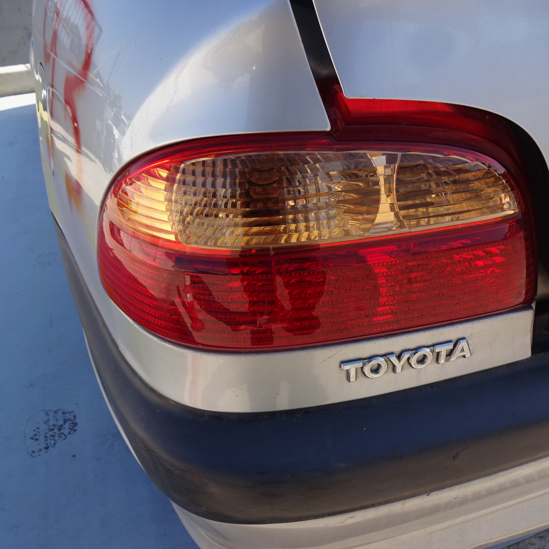 Φανάρια Πίσω Toyota Avensis ’01 Προσφορά.