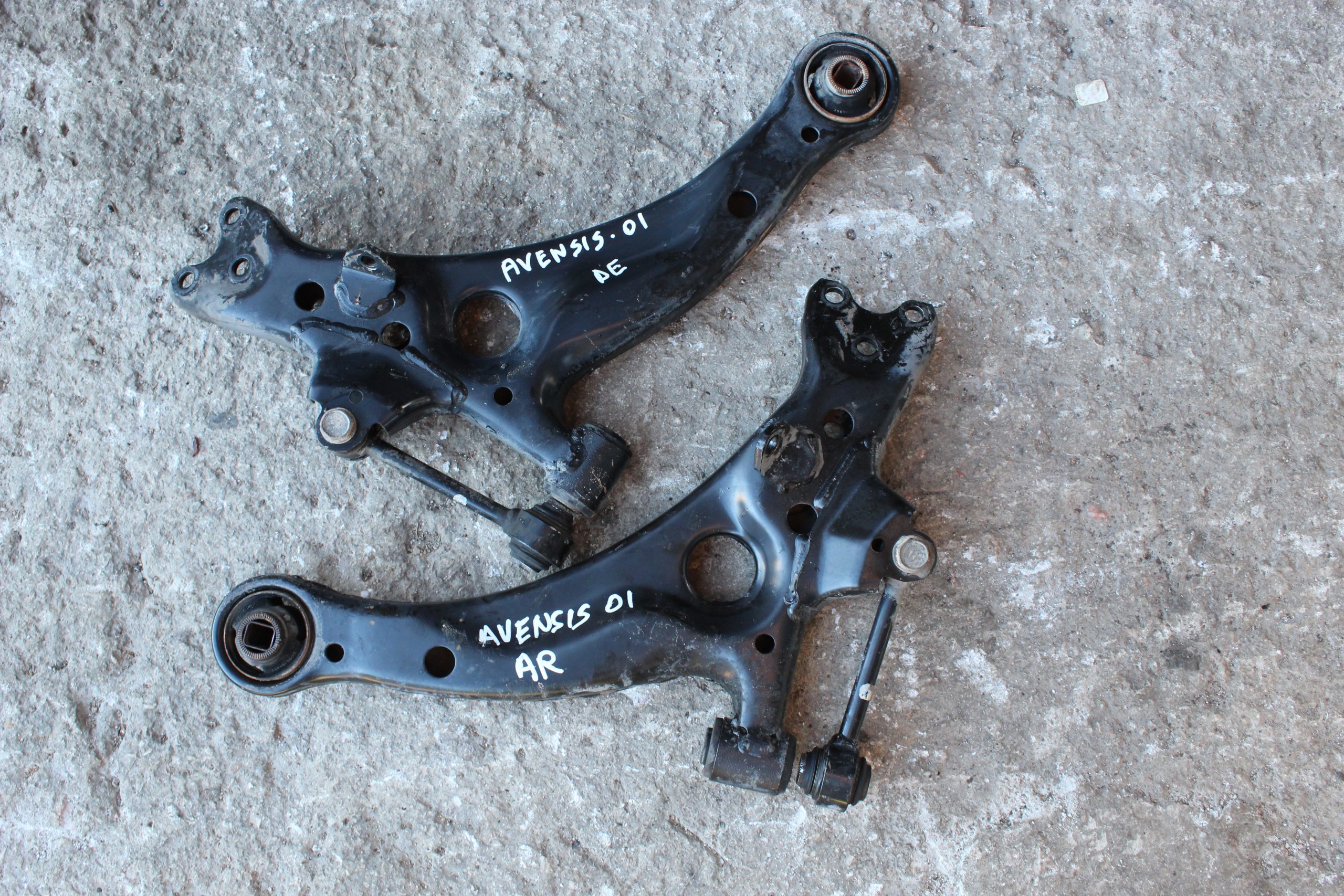 Ψαλίδια Toyota Avensis ’01 Προσφορά.