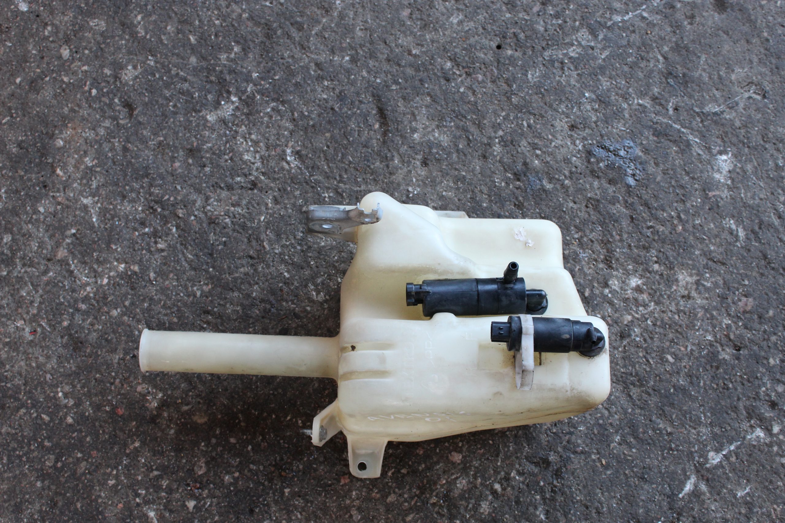 Δοχείο Νερού Υαλοκαθαριστήρων Toyota Avensis ’01 Προσφορά.